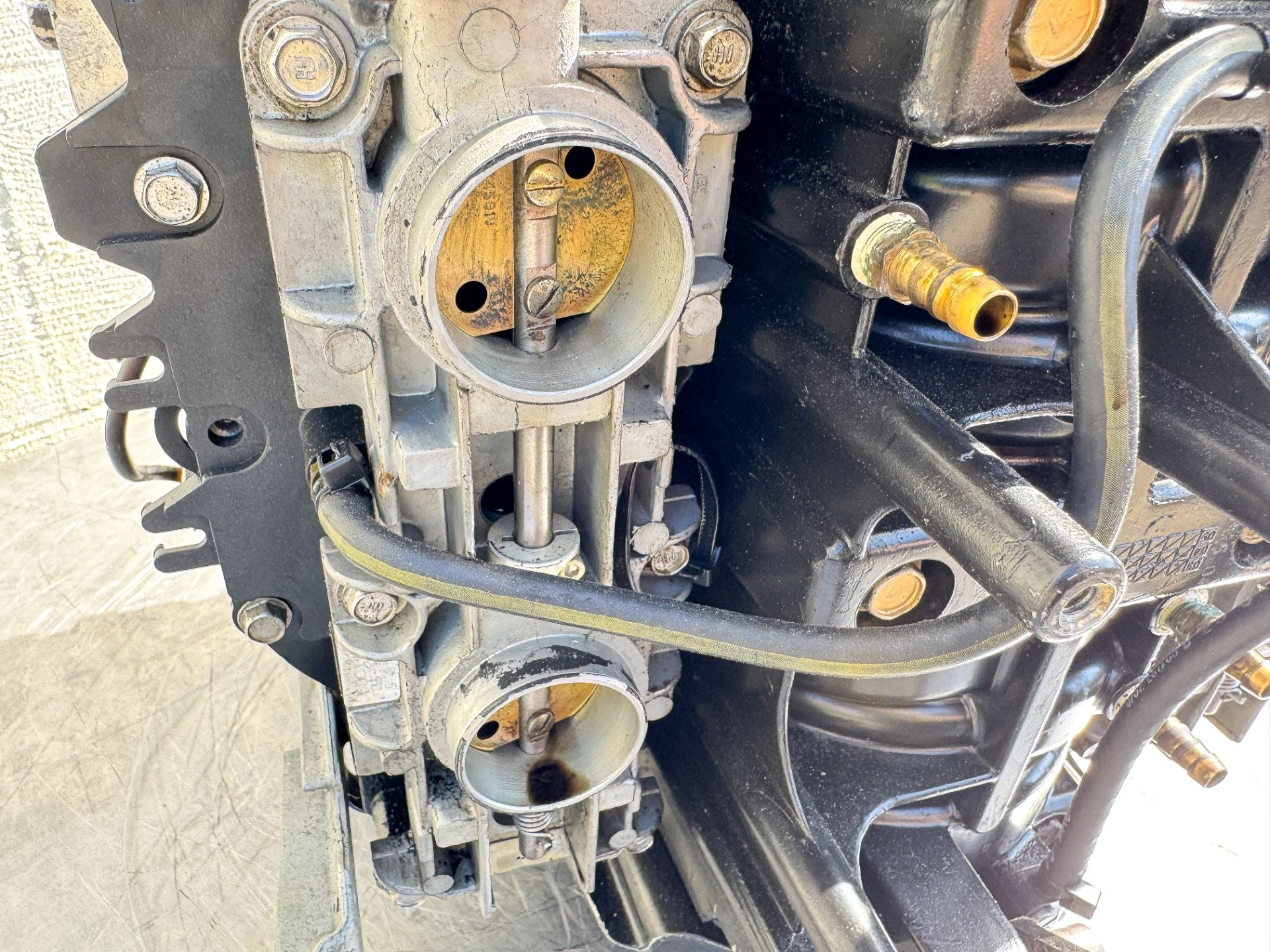 2005 Evinrude 115 HP 2 Stroke Outboard Powerhead OEM