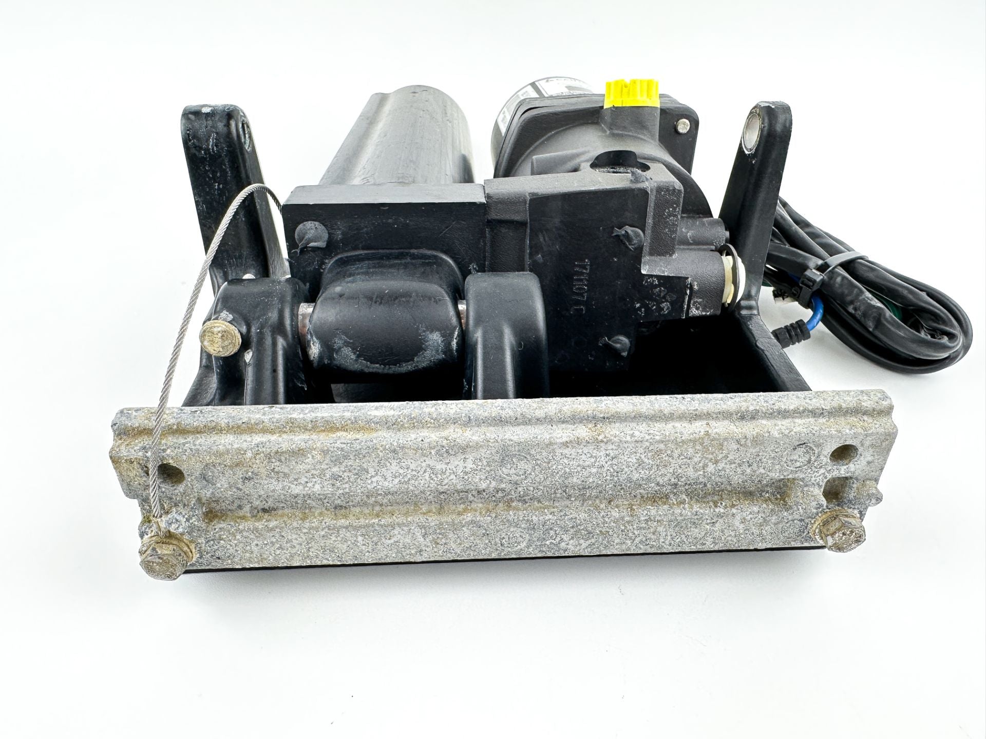 Mercury 70 90 115 120 125 HP Power Tilt and Trim Assembly 8M0090335 Used OEM