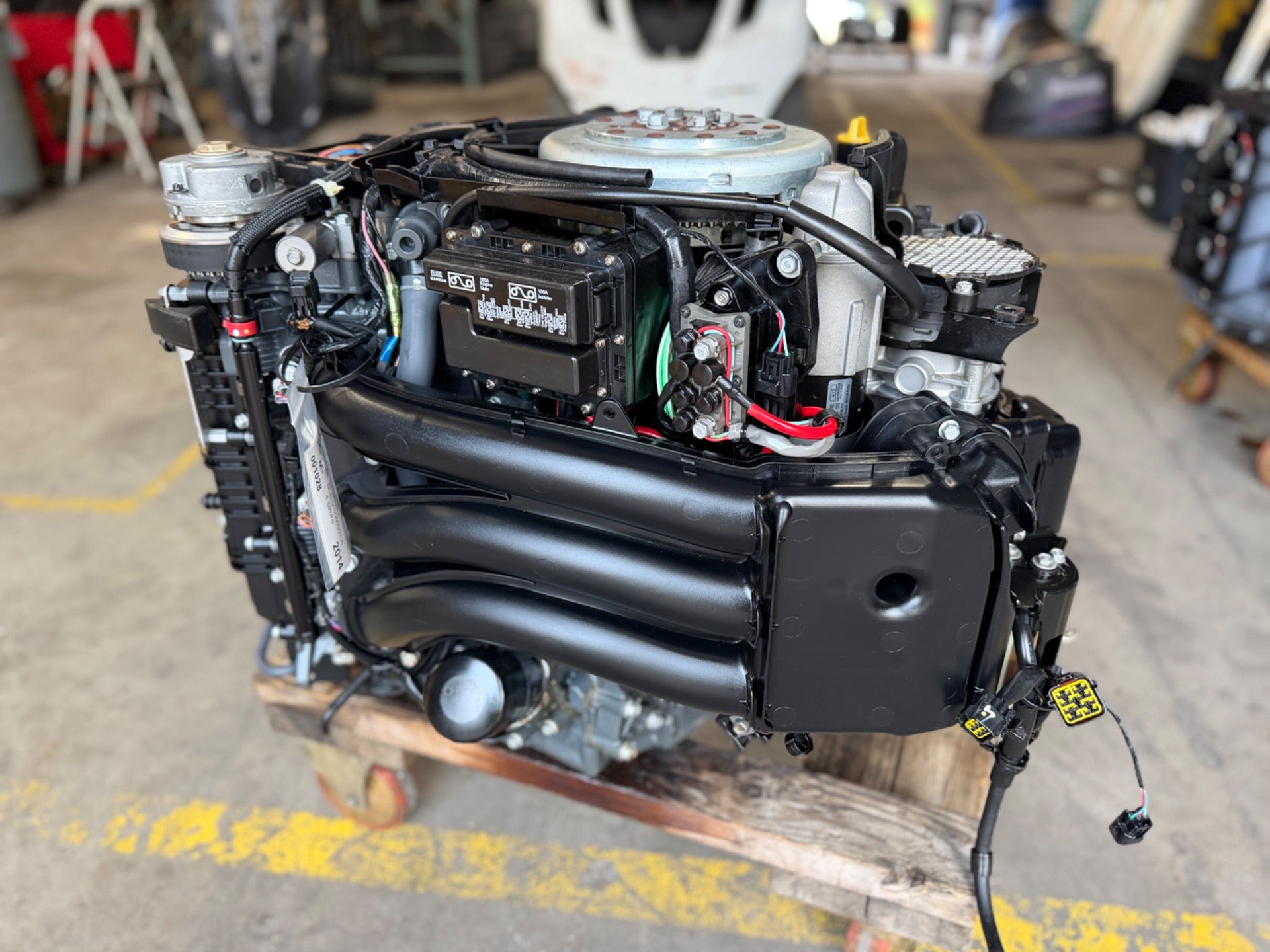 2014 Yamaha F300 300 HP 4.2L Outboard Powerhead W/ 1267 Hours