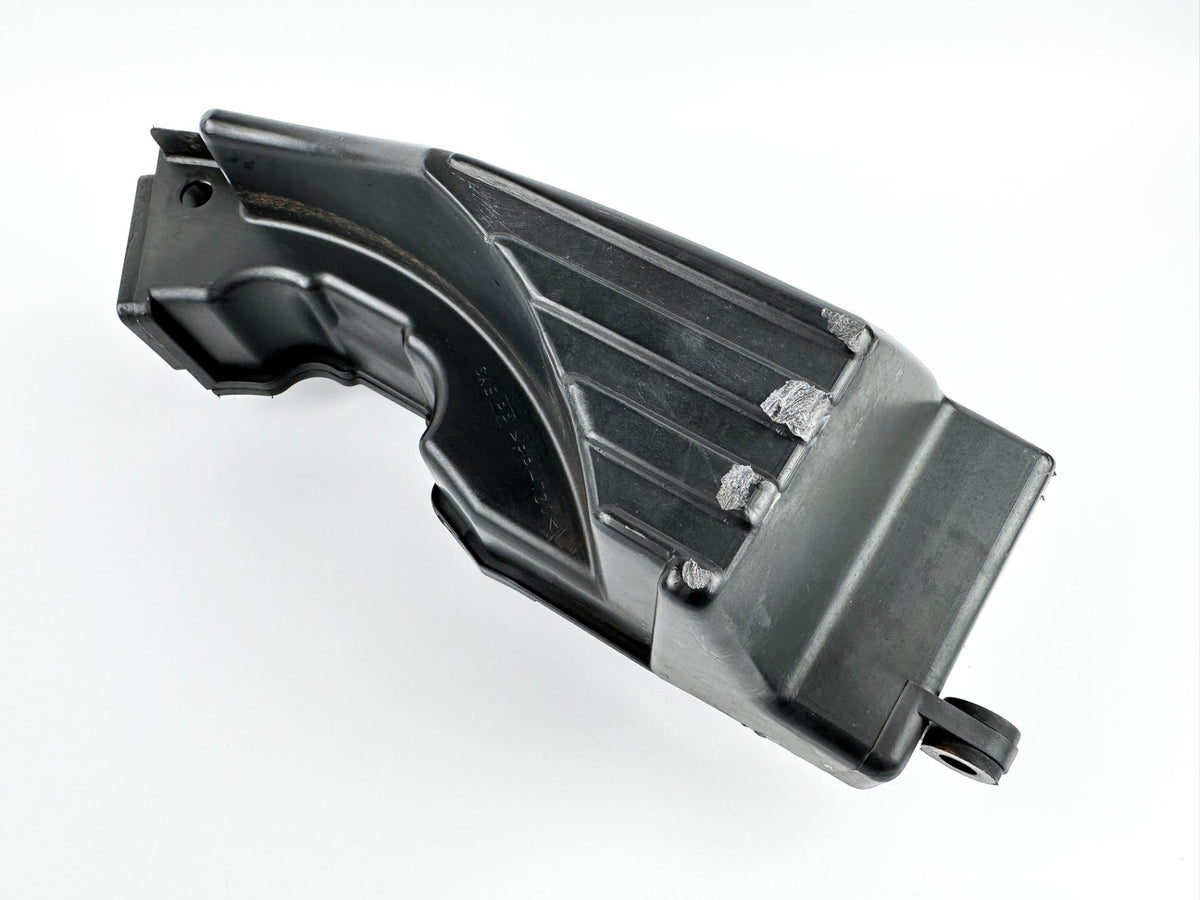 2011 Suzuki 140 HP 4 Stroke Outboard Intake Air Silencer Assembly 13810-90J01 OEM