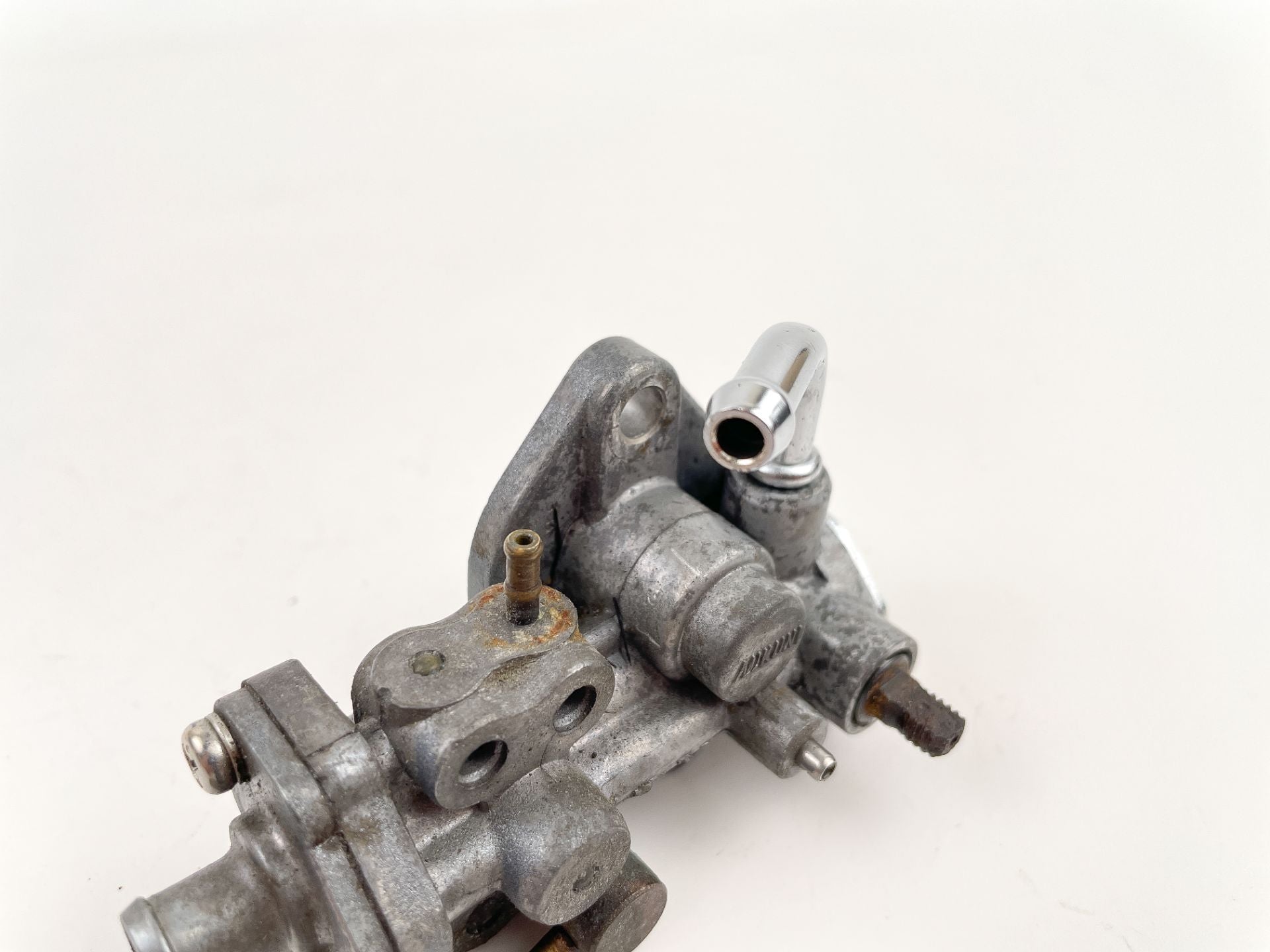 1999 Yamaha 30 HP 2 Stroke Outboard Oil Pump 6J8-13200-01-00 OEM