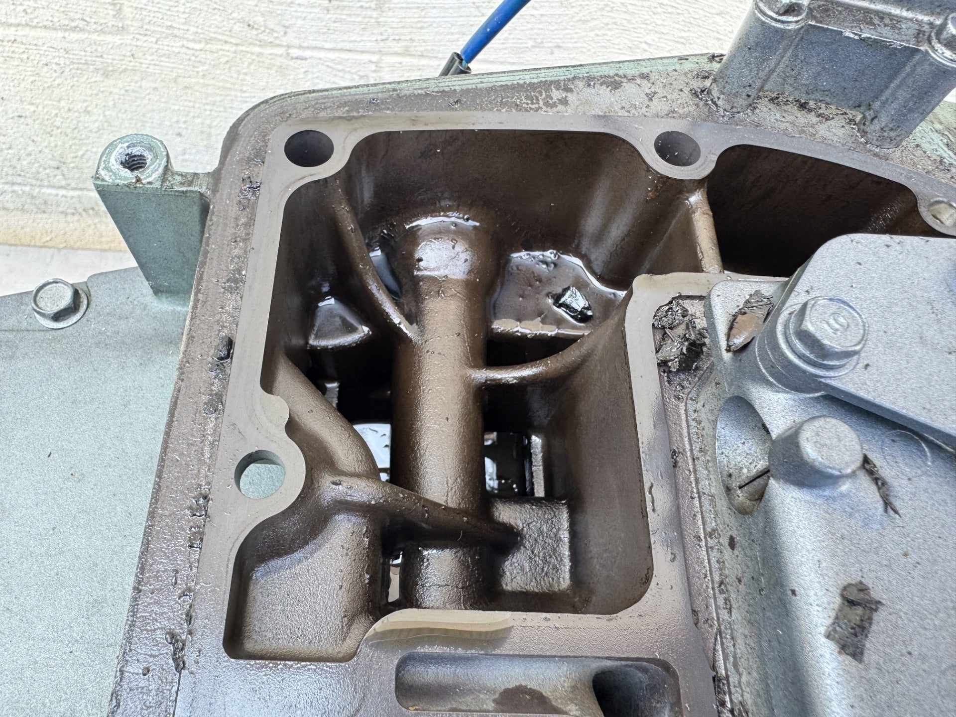 2004 Yamaha 115 HP 4 Stroke Outboard Complete Midsection & Swivel Bracket 64E-43311-10-8D Long