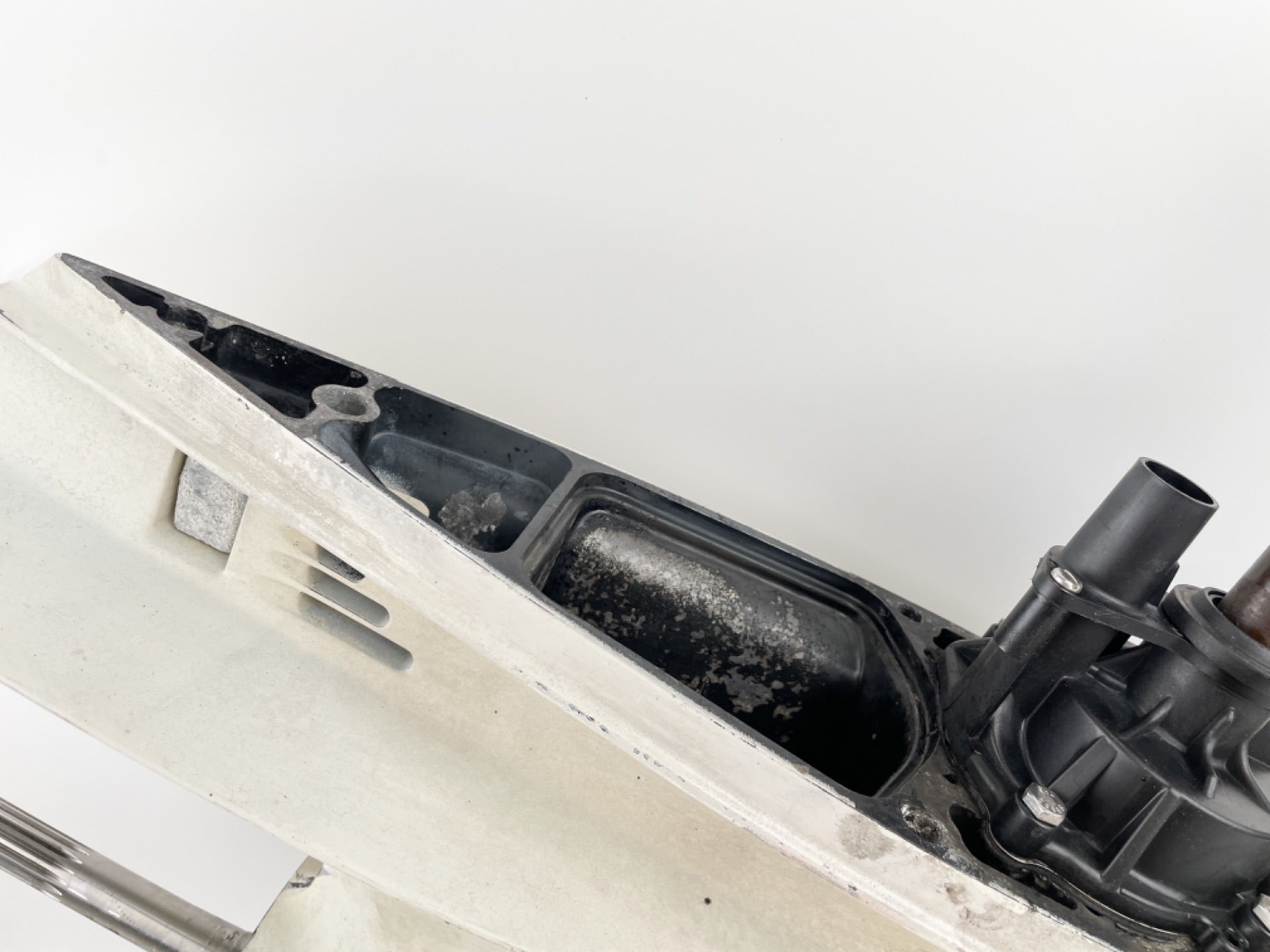 2003 Johnson 225 HP 2 Stroke Outboard 25" XL Lower Unit Gear Case M1