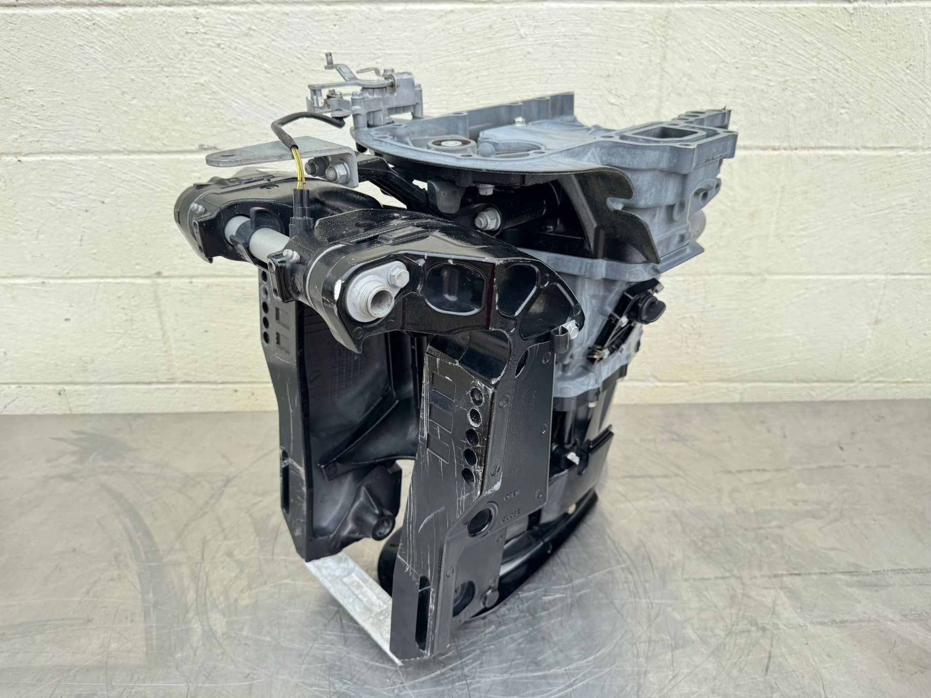 2020 Suzuki 90 HP 4 Stroke Outboard Complete Midsection W/ Swivel Bracket