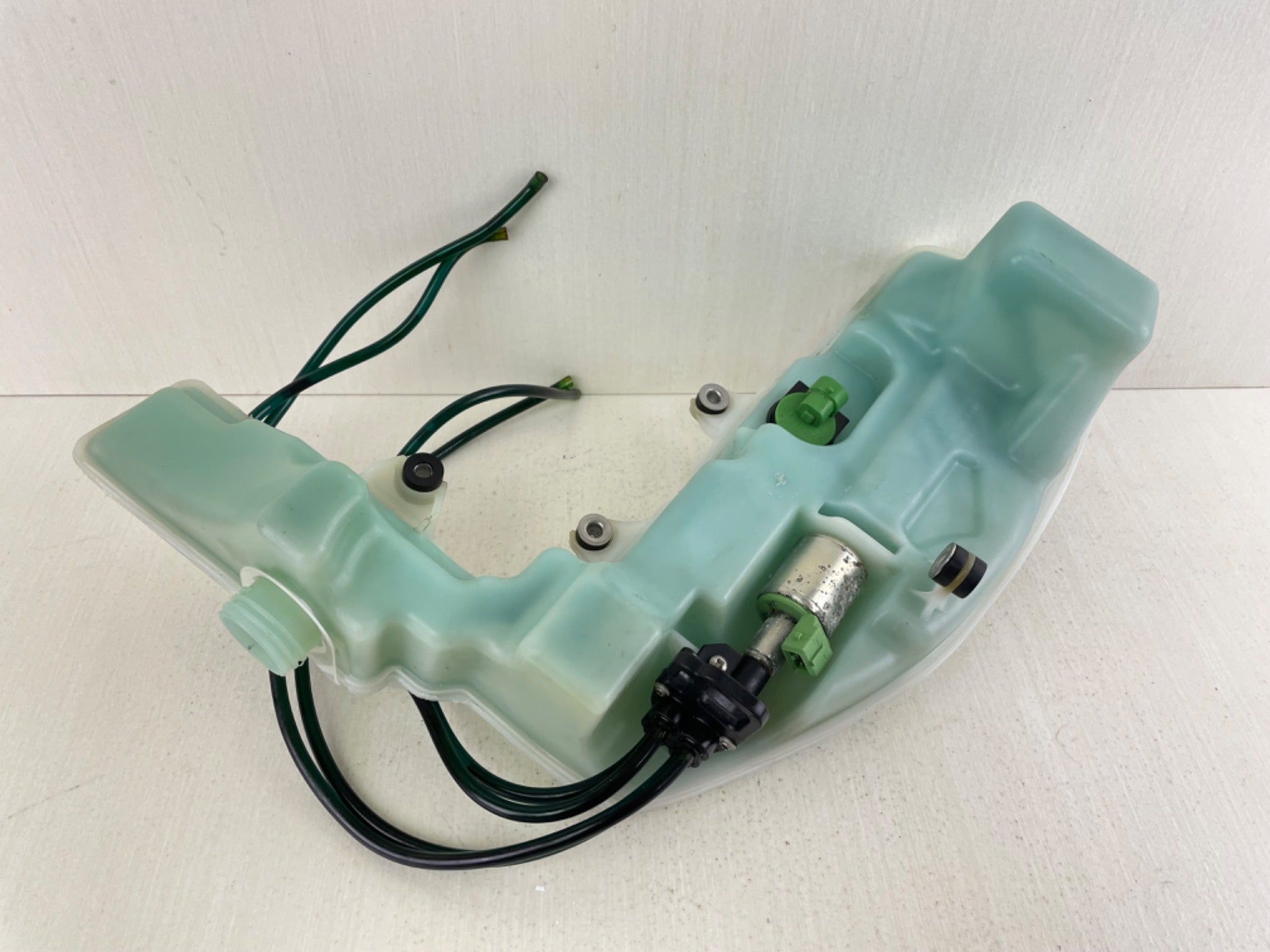 Evinrude 50HP Etec Outboard 5007951 Oil Tank With Oil Pump 5007950