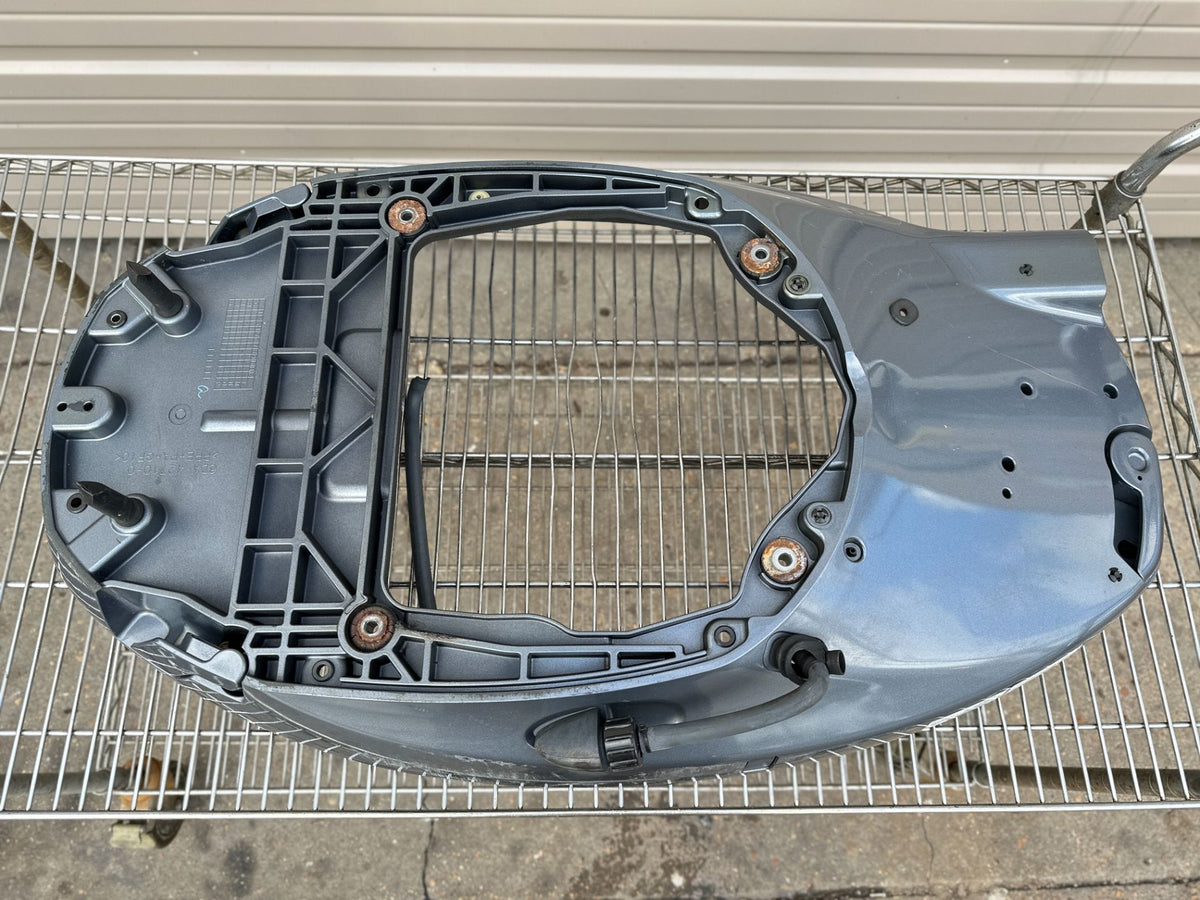 2014 Yamaha 200 HP 4 Stroke Outboard Bottom Cowling Pan 6DA-42710-00-8D OEM
