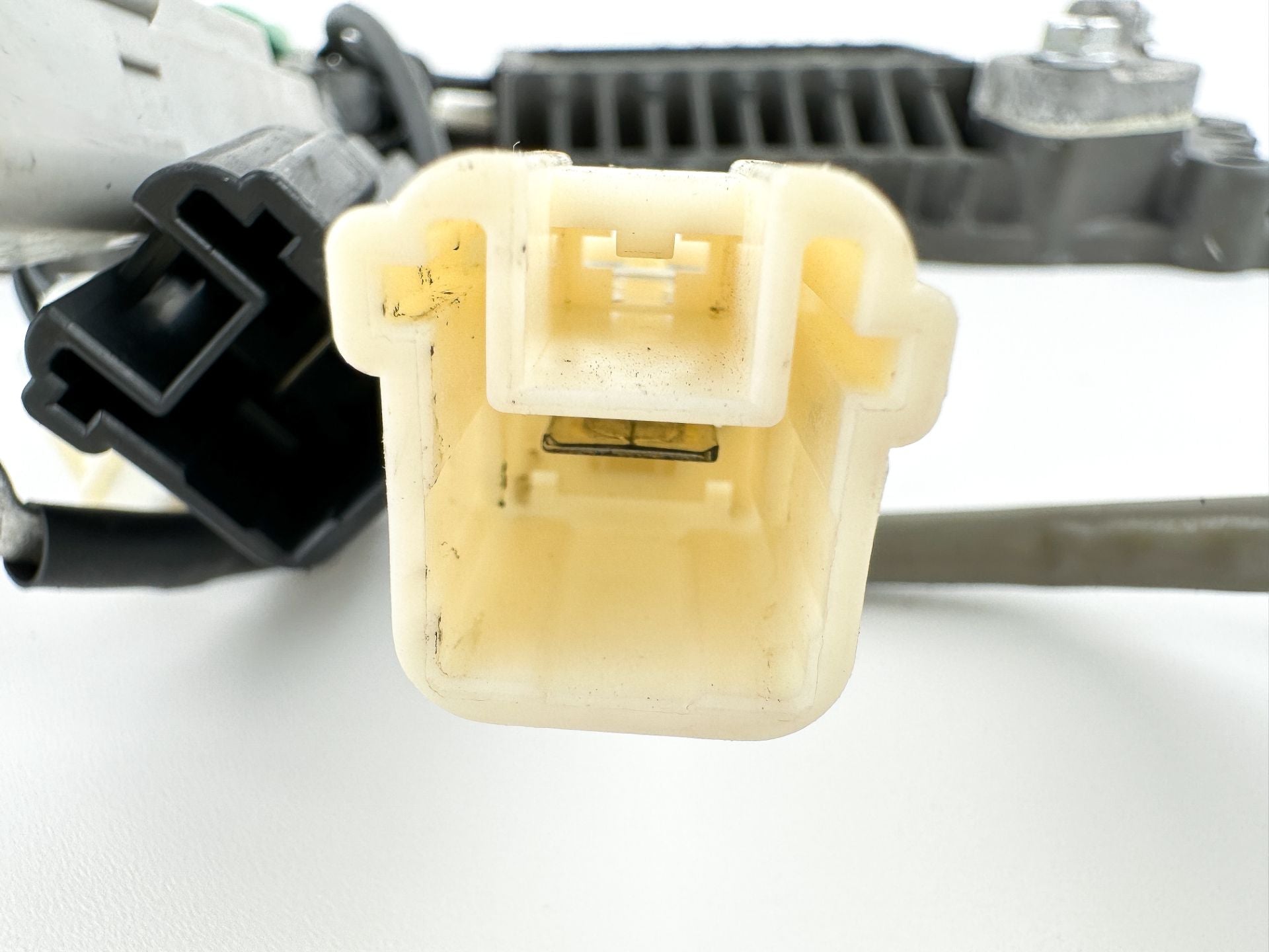 2005 Suzuki 115 HP 4 Stroke Outboard Rectifier & Regulator 32800-90J20 OEM