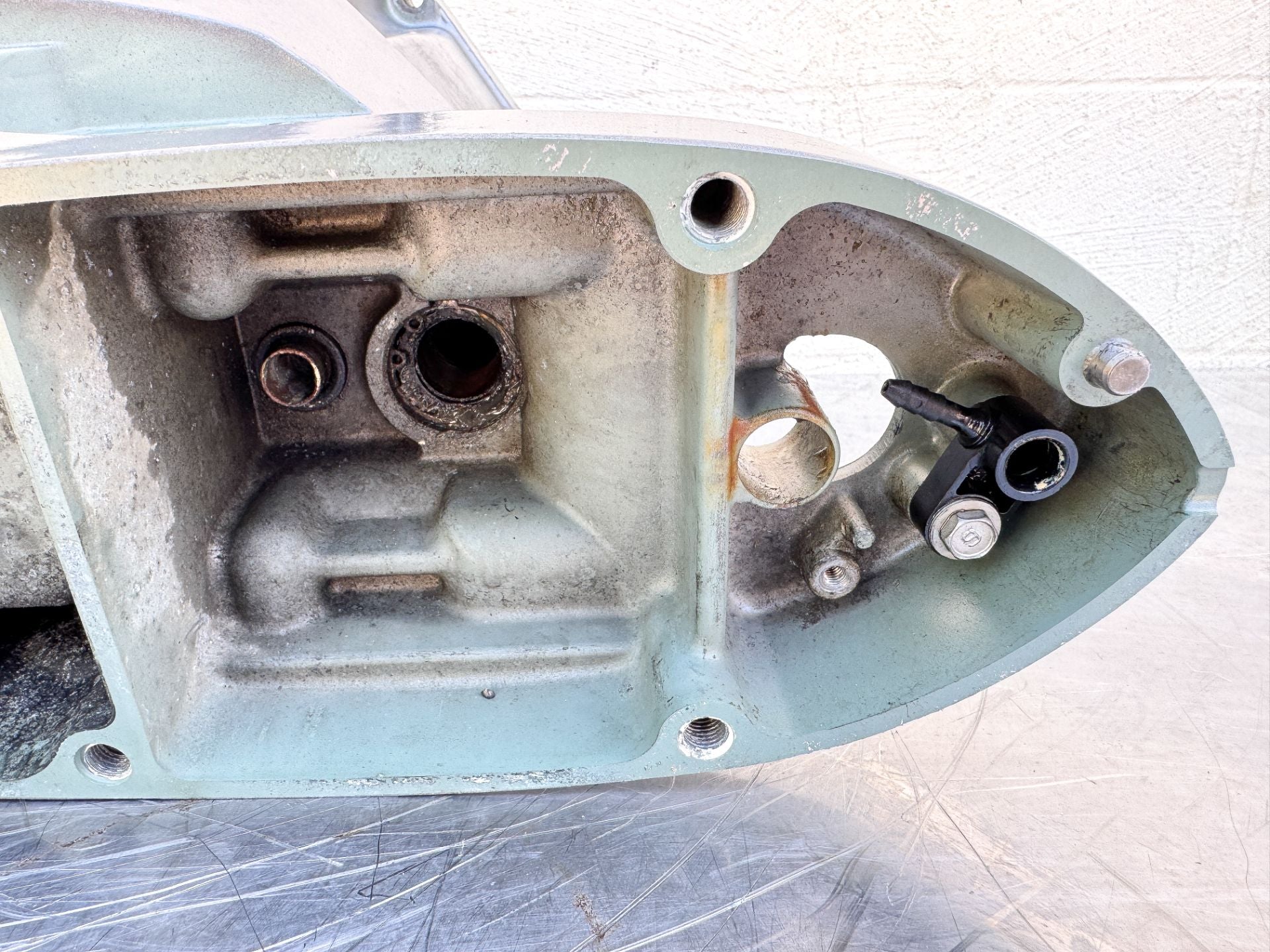 2004 Yamaha 150 HP 4 Stroke Outboard Upper Casing Midsection 63P-45111-00-8D OEM