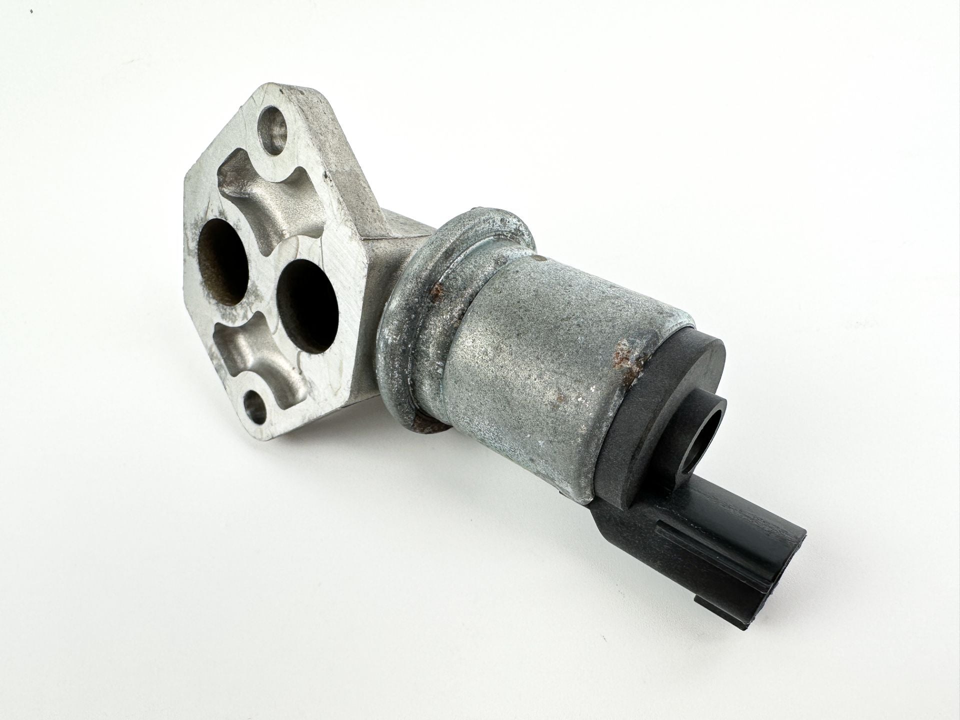 2005 Suzuki 140 HP 4 Stroke Outboard IAC Idle Air Control Valve 18137-77E00 OEM