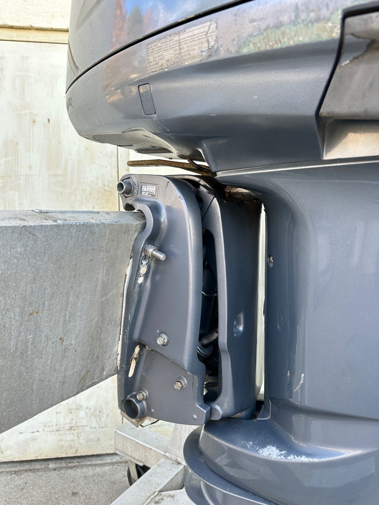 2005 Yamaha F225 225HP 4 Stroke Outboard Engine W/ 25" Shaft Standard Rotation