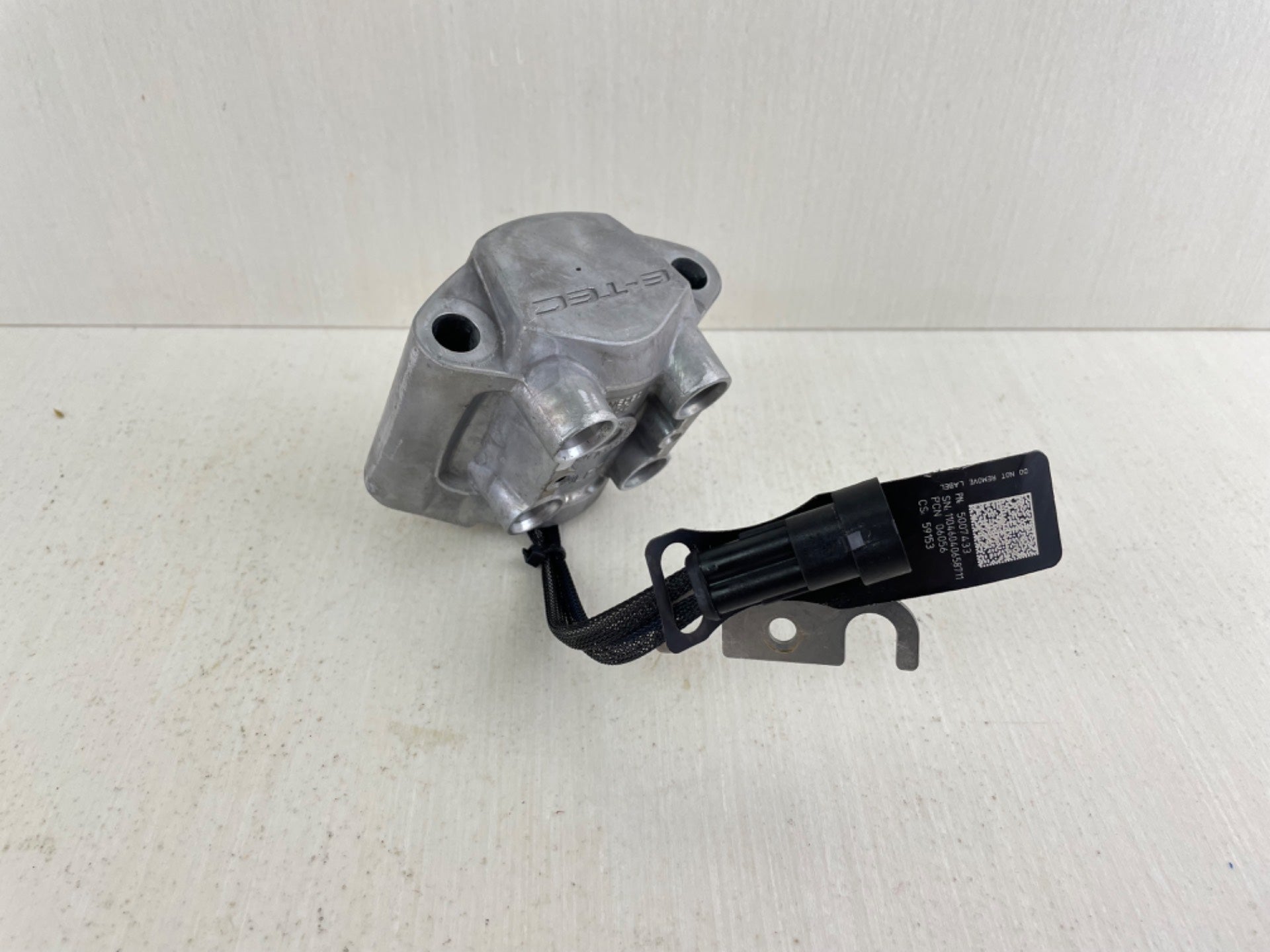 5008826 Evinrude 40 50 60 75 90 HP 2 Stroke Etec Outboard Fuel Injector Assembly