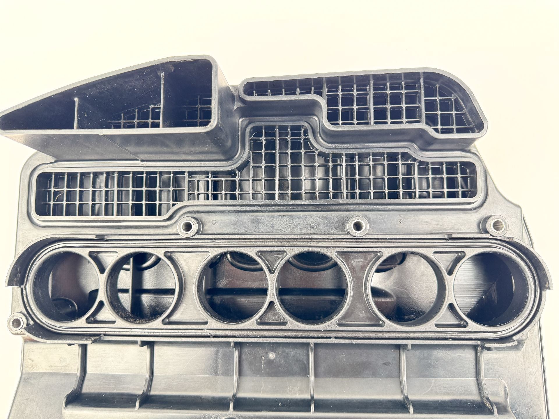 2005 Yamaha 300 HP HPDI 2 Stroke Outboard Intake Air Silencer Assembly 60V-14440-00-00 OEM