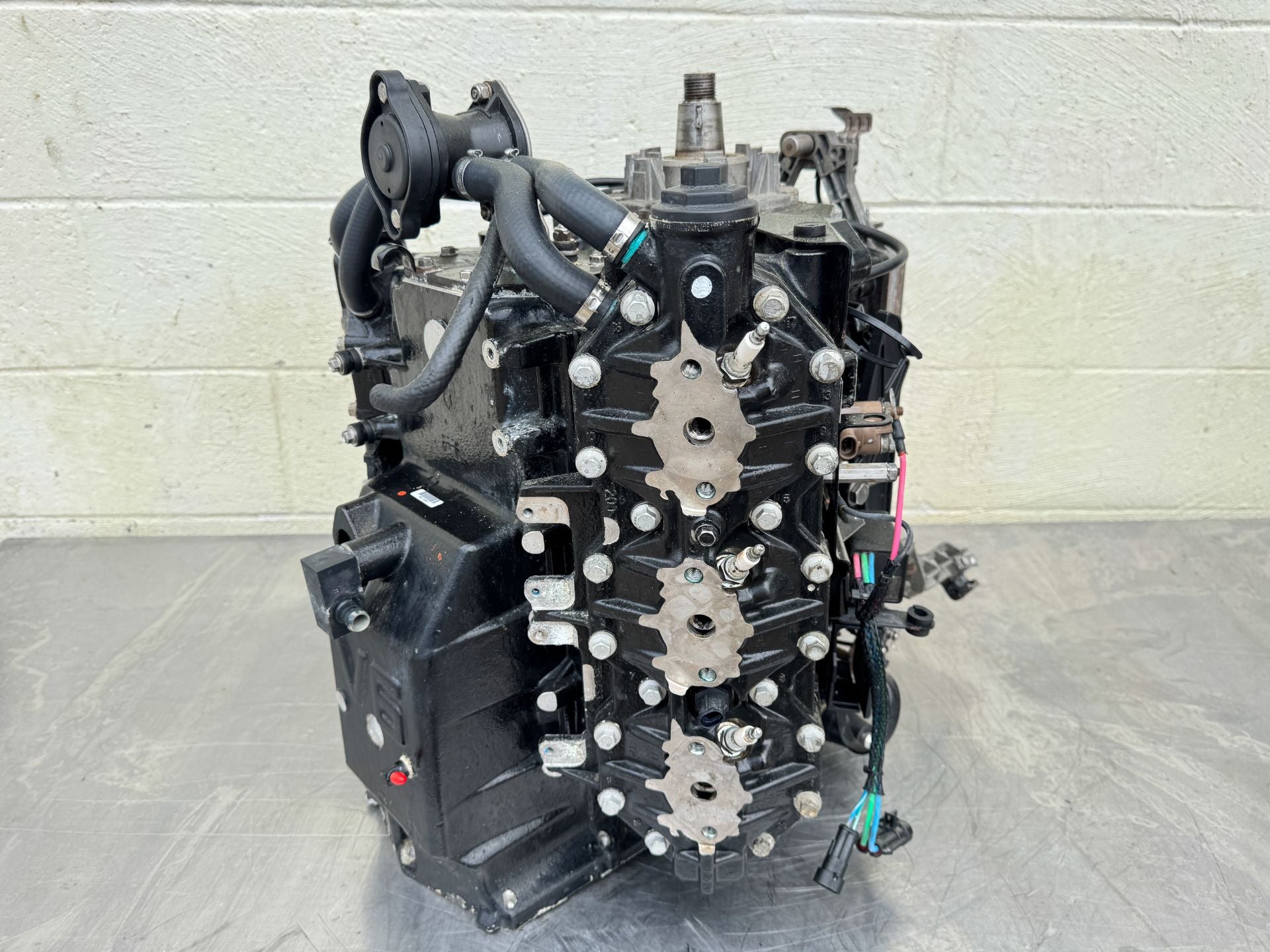 2008 Evinrude 300 HP 3.4L 2 Stroke Outboard Powerhead 5007297 OEM