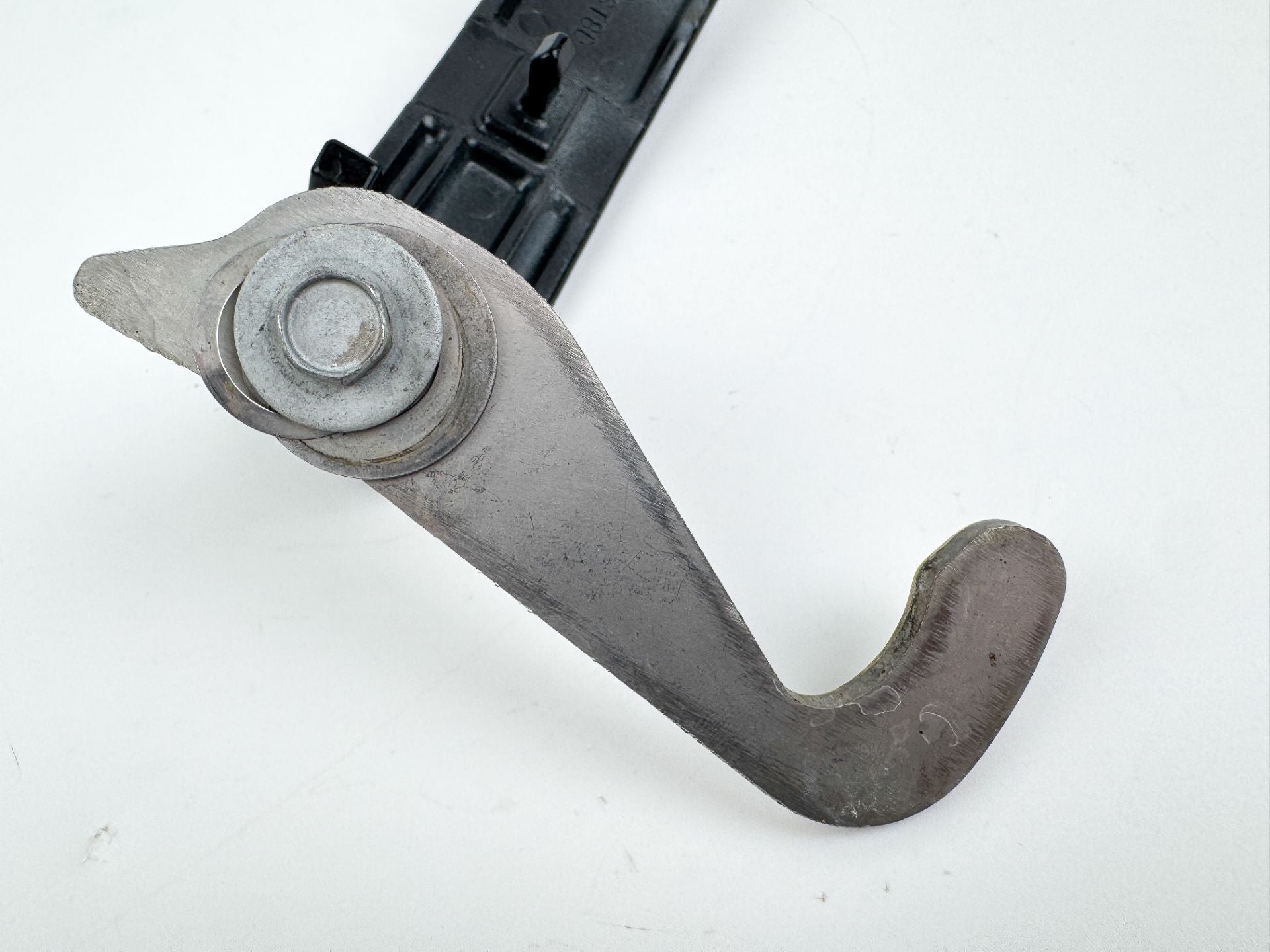 2009 Suzuki 250 HP 4 Stroke Outboard Starboard Latch Handle 61633-93J00-0EP OEM