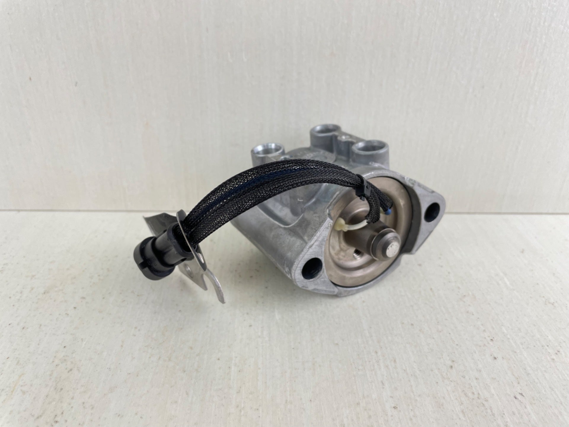 5008826 Evinrude 40 50 60 75 90 HP 2 Stroke Etec Outboard Fuel Injector Assembly