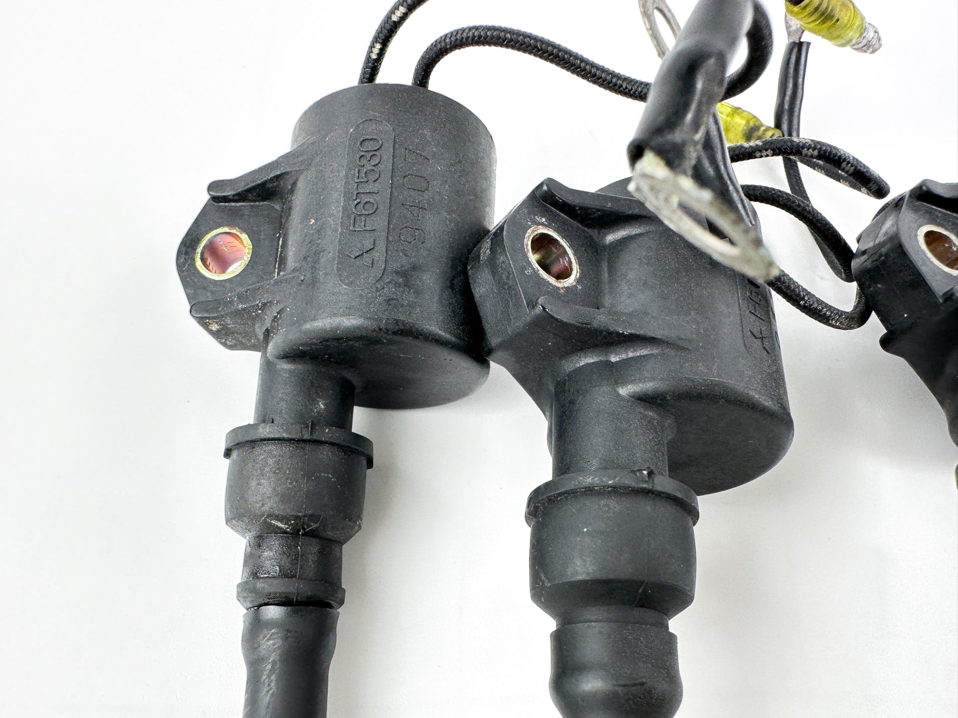 2001 Yamaha 200 HP 2 Stroke Outboard Ignition Coil Set 61A-85570-00-00 OEM