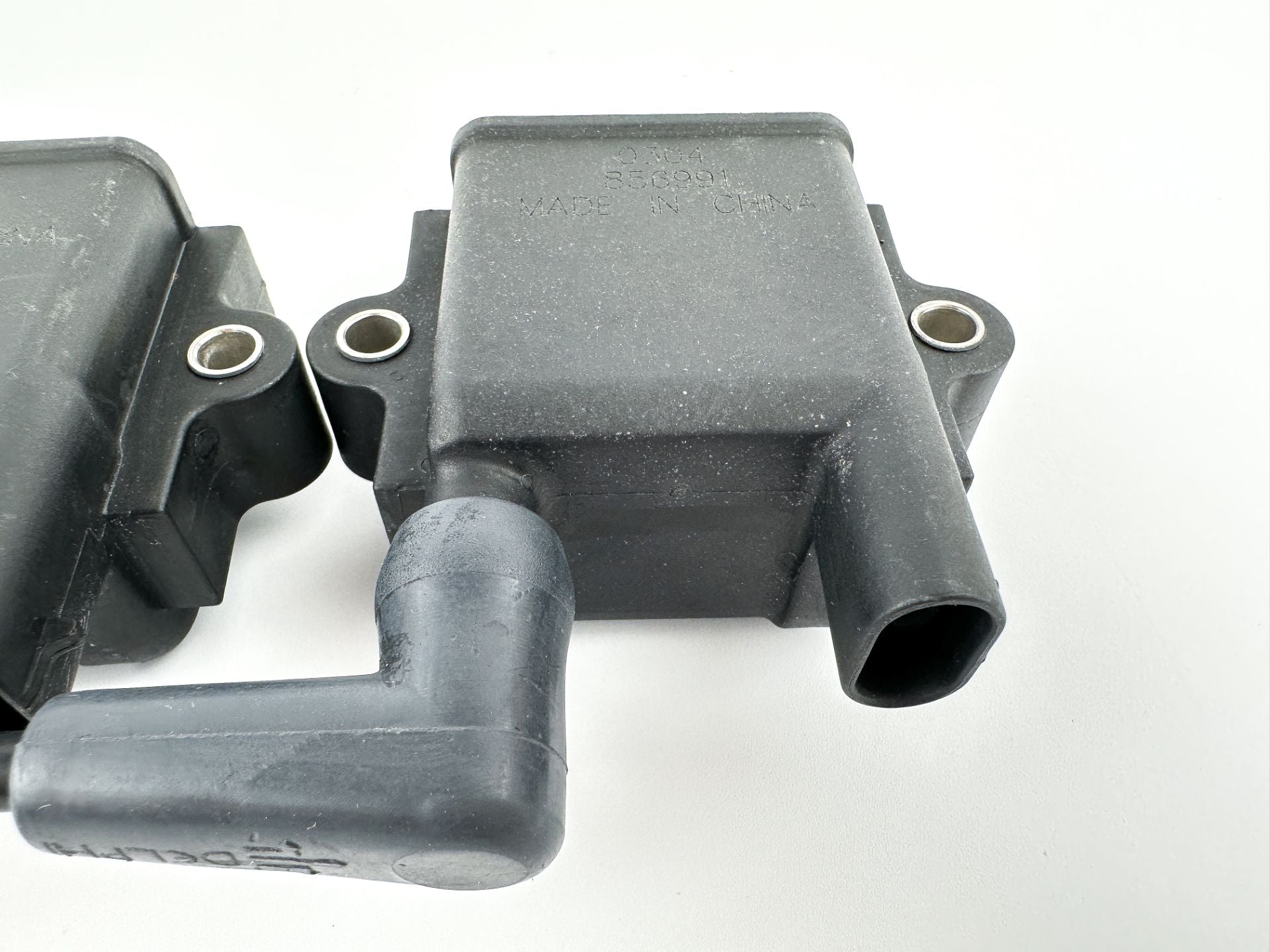 2005 Mercury 225 HP 2 Stroke Outboard Ignition Coil Set 856991A1 OEM