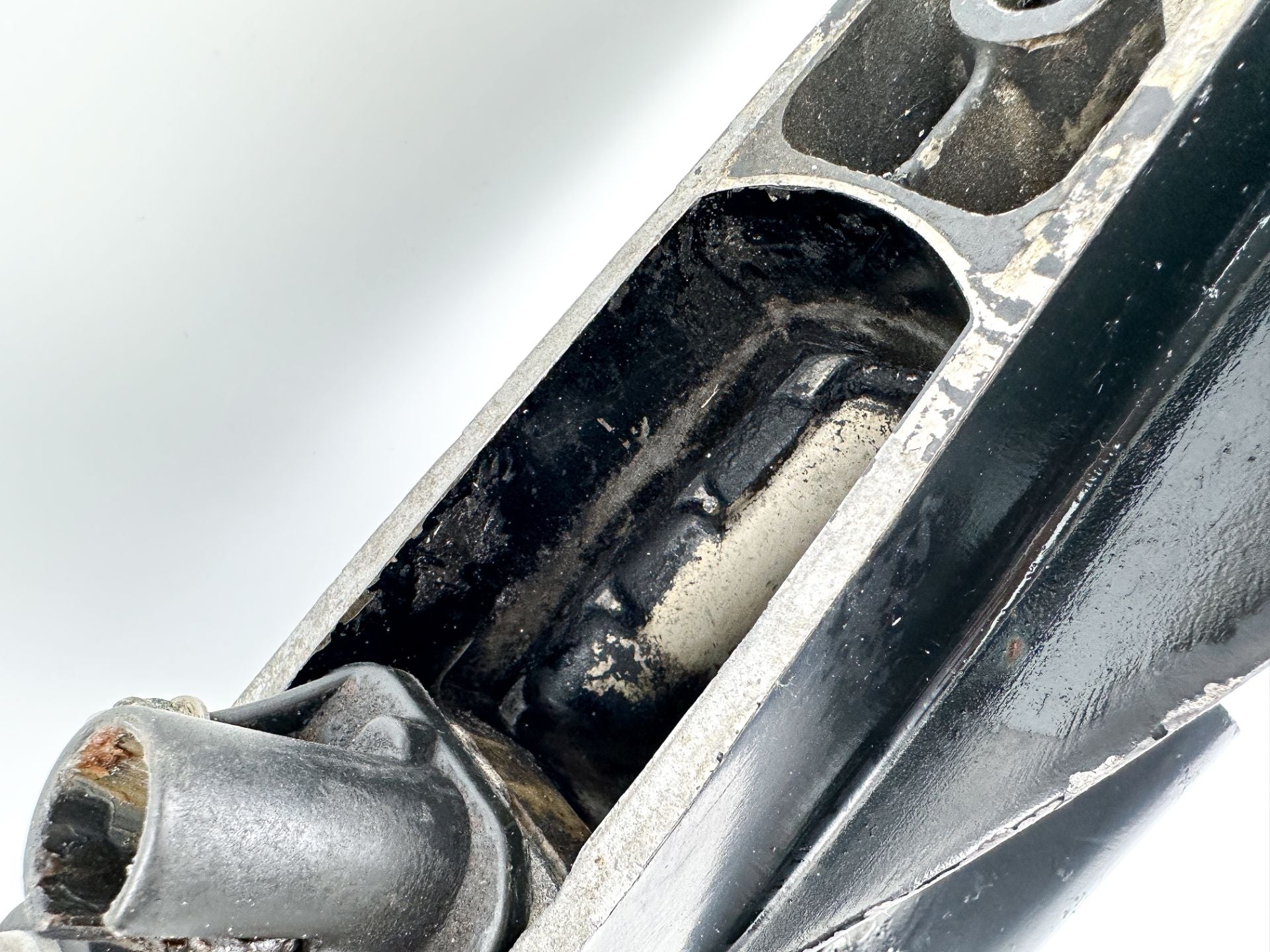 Mercury 50 60 HP 2 Stroke 3 Cylinder Lower Unit Gear Case 20" Long