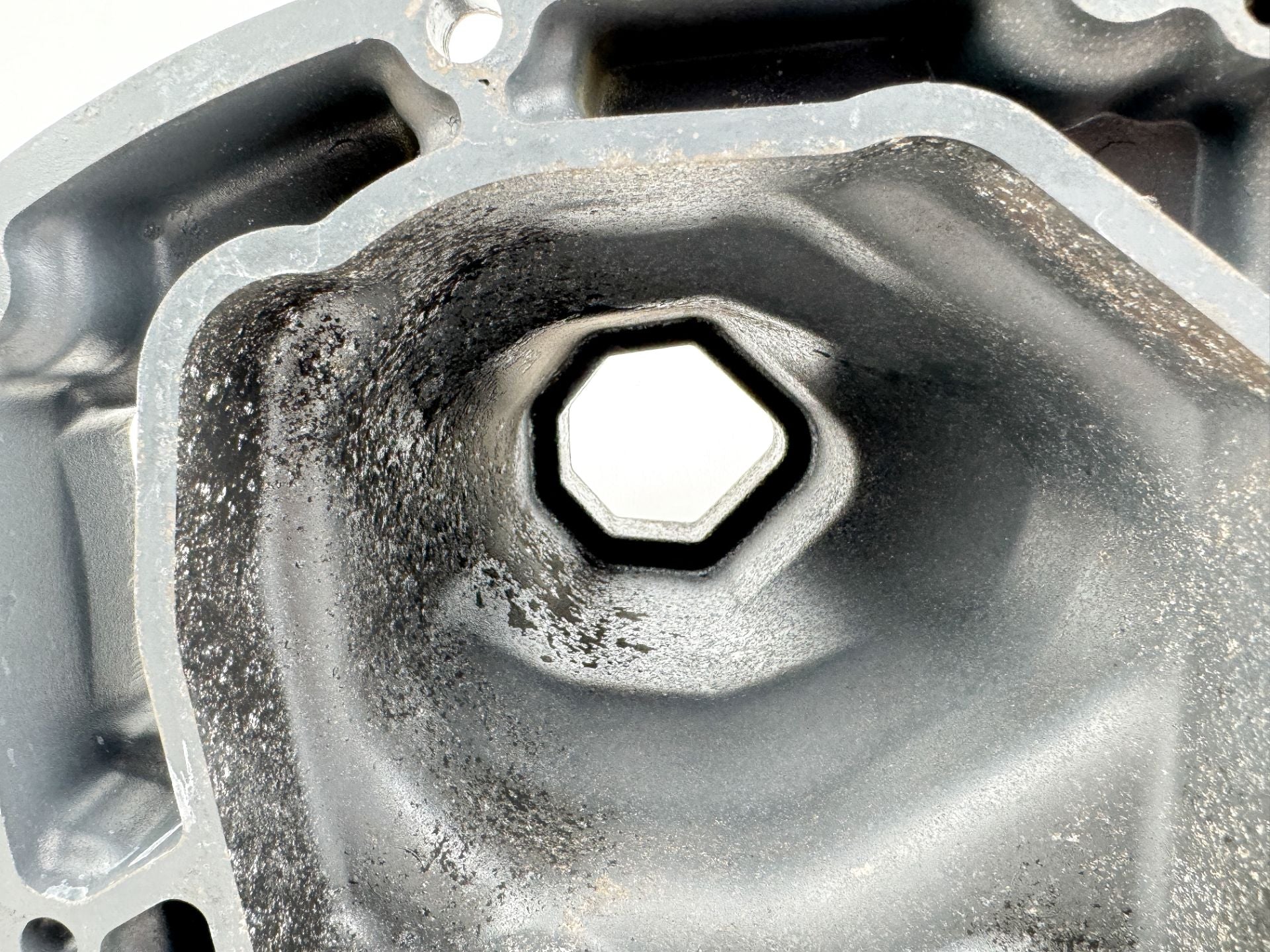 2012 Yamaha 150 HP 4 Stroke Outboard Exhaust Muffler 63P-14711-01-9S OEM