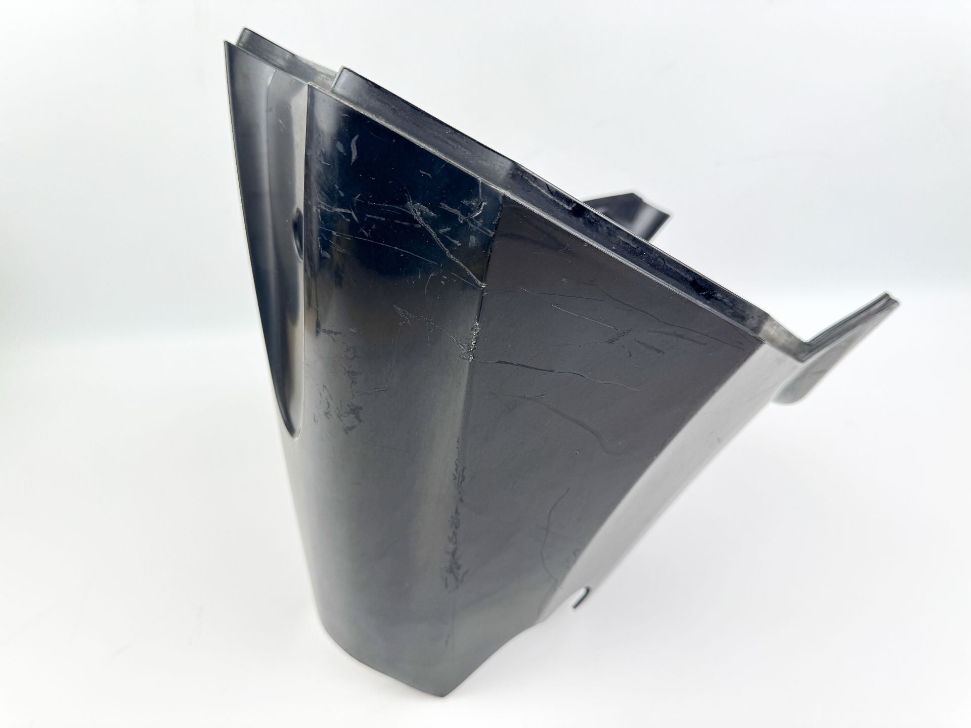 2006 Mercury 25 HP 4 Stroke Outboard Lower Apron Cover 896116T OEM