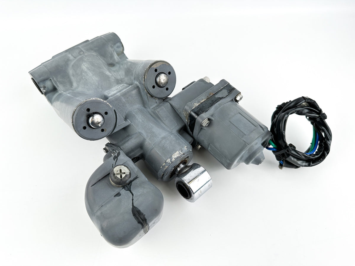 2001 Honda 130 HP 4 Stroke Outboard Power Trim Tilt Unit 56000-ZW1-708 OEM