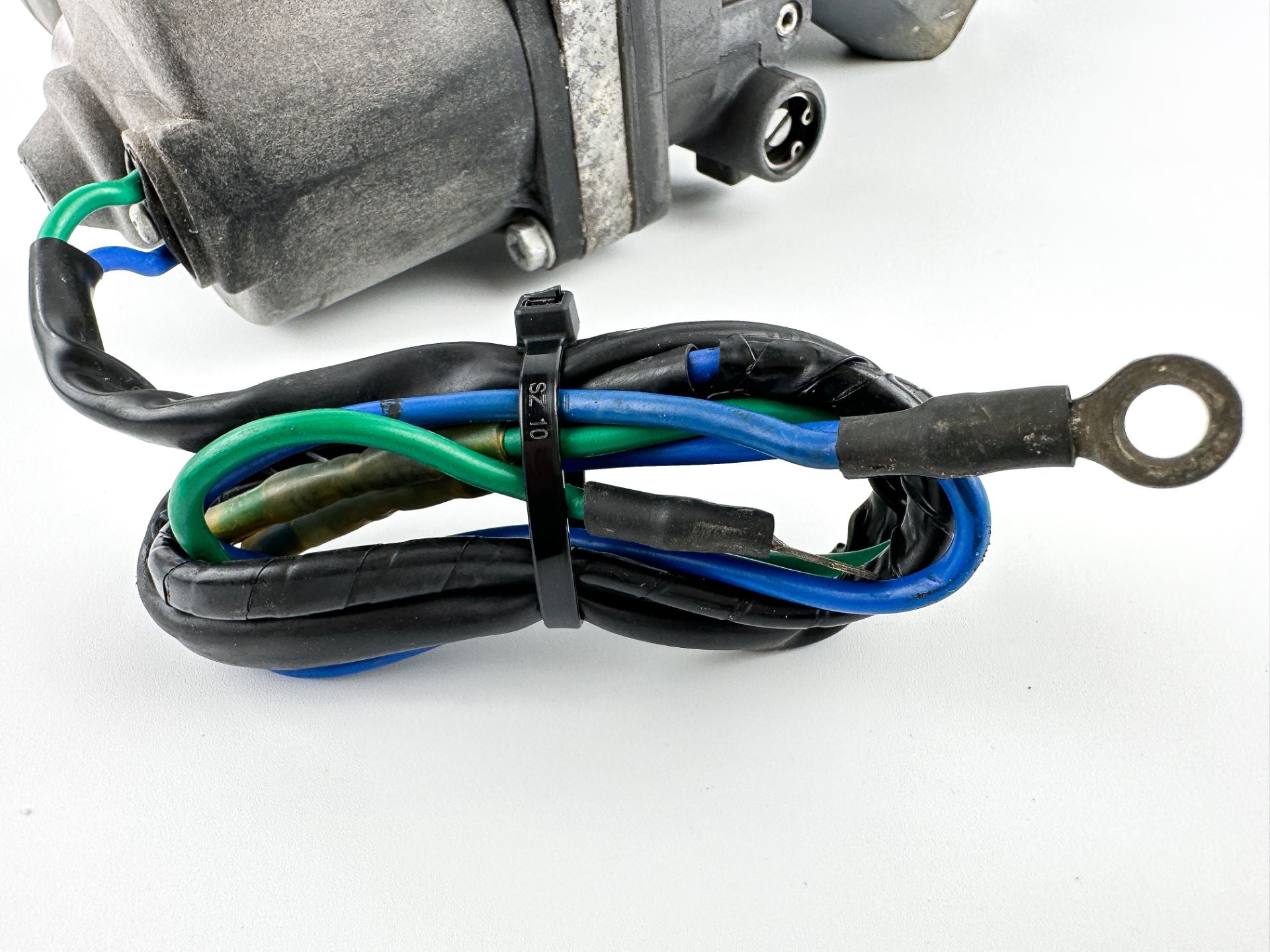 2011 Yamaha 115 HP 4 Stroke Outboard Power Trim Tilt Unit 68V-43800-05-00 Stuck Pin
