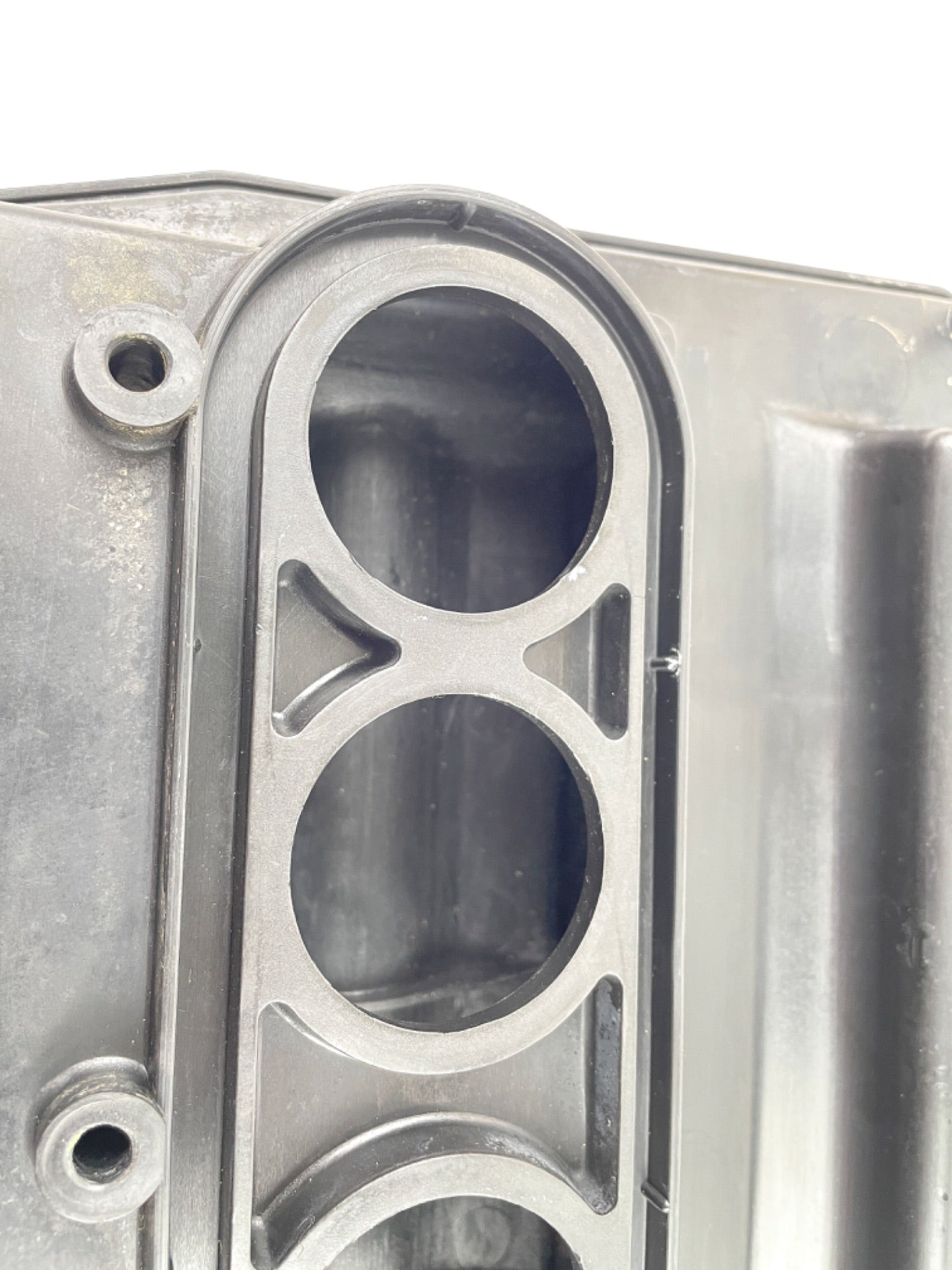 2000 Yamaha 250 HP 2 Stroke Outboard Intake Air Silencer Assembly 65L-14440-00-00 OEM