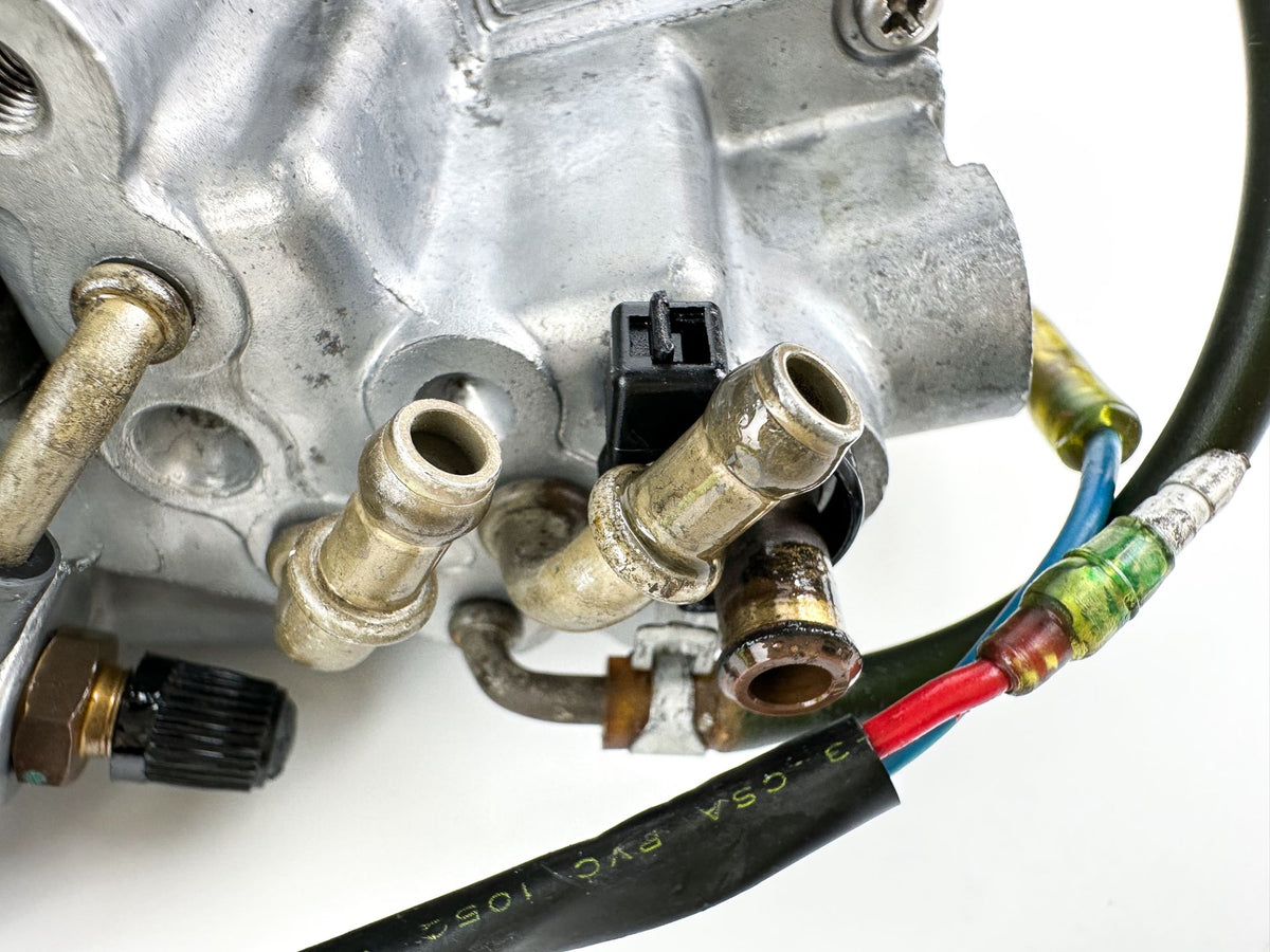 2004 Yamaha 150 HP 2 Stroke Outboard VST Float Chamber Assembly 68F-13907-01-00 OEM