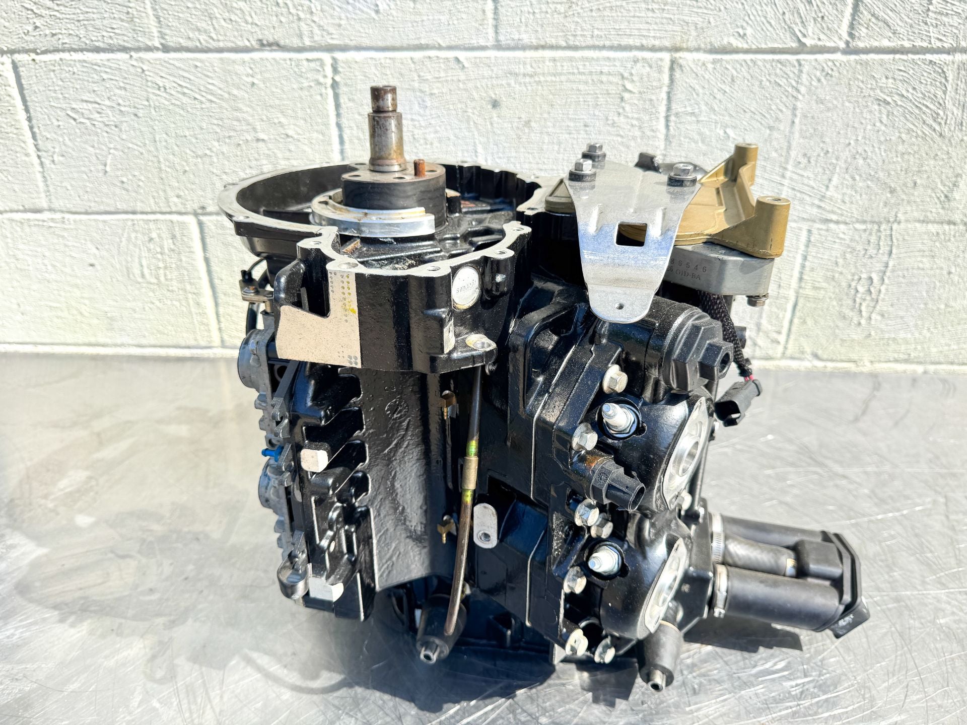 2005 Evinrude 115 HP 2 Stroke Outboard Powerhead OEM