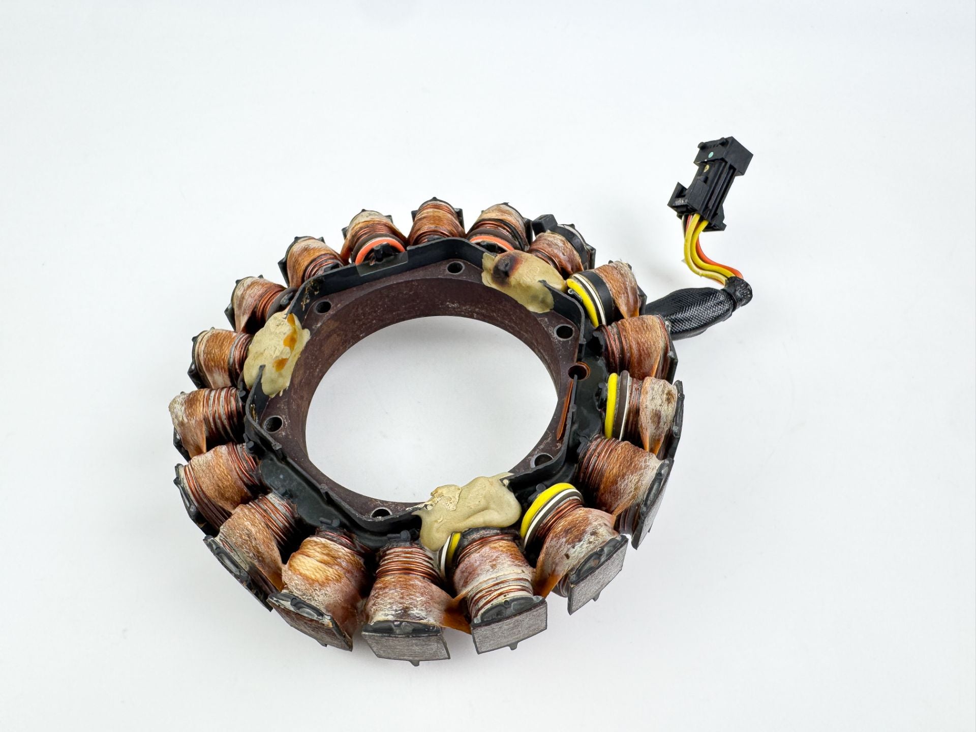 2005 Evinrude 250 HP 2 Stroke Outboard Stator Assembly 0586831 OEM