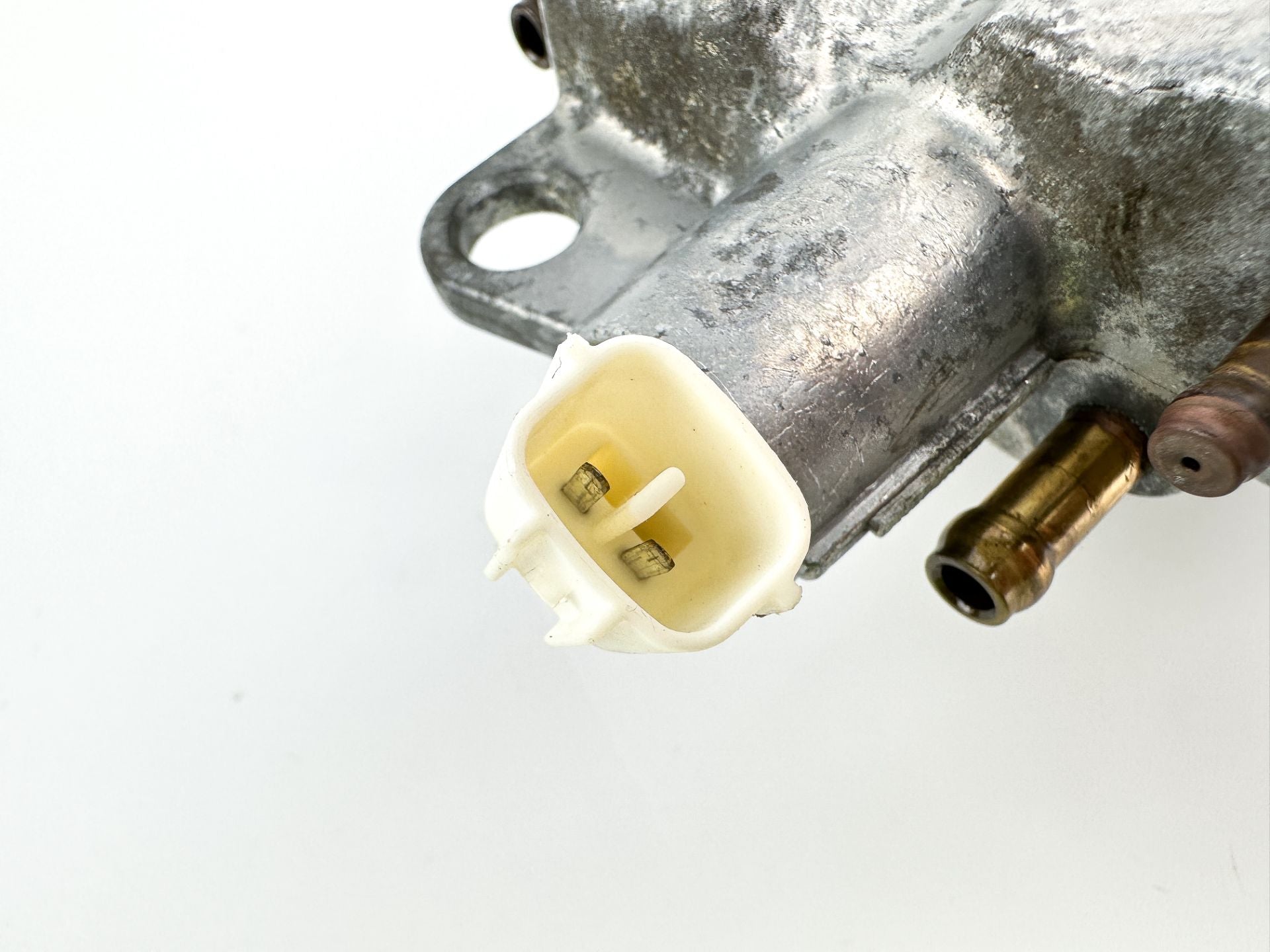 2005 Suzuki 140 HP 4 Stroke Outboard Vapor Separator Tank VST 15600-90J01 OEM