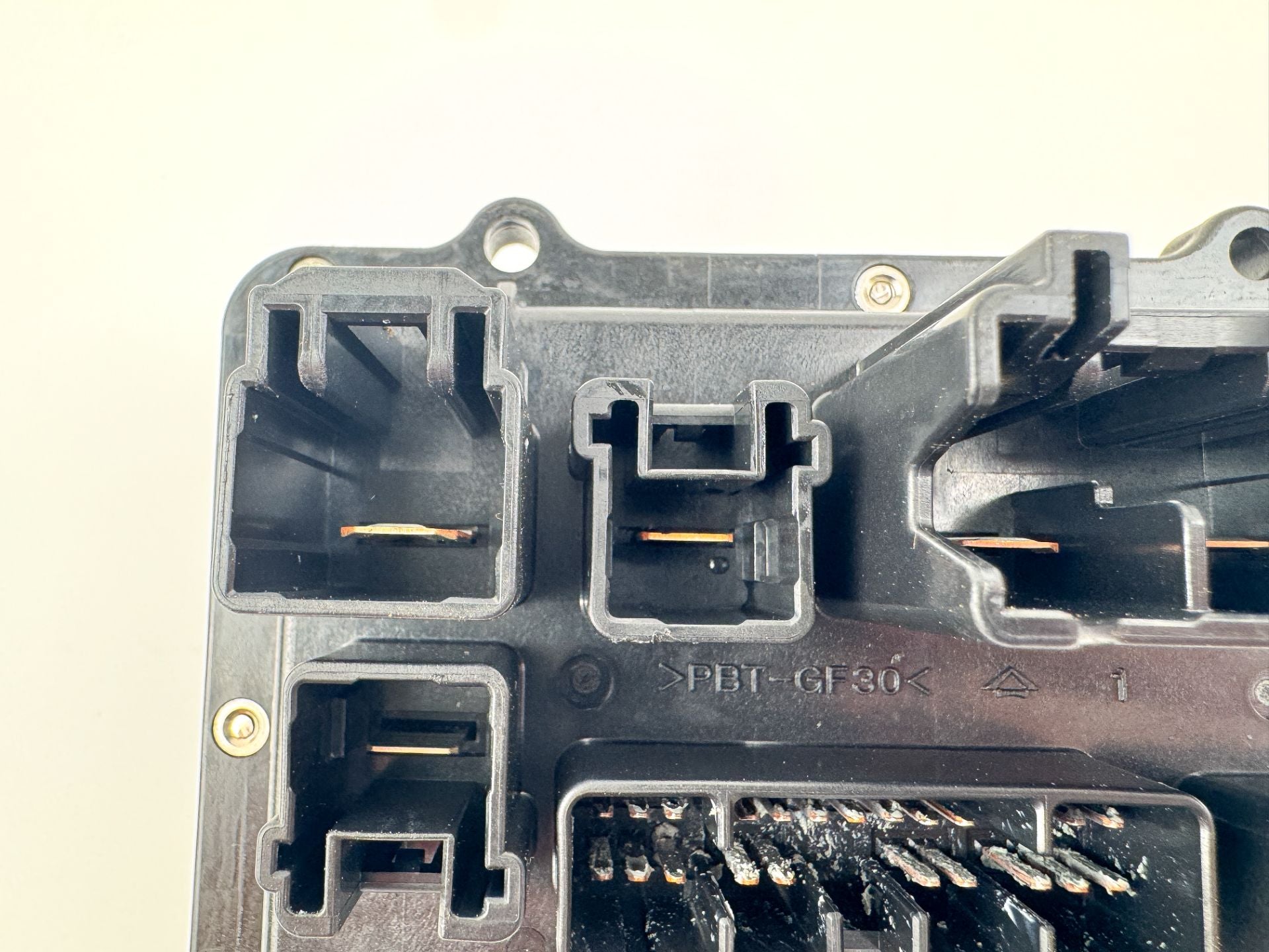 2012 Yamaha 300 HP 4 Stroke Outboard Fuse Box 6CE-82170-00-00 OEM