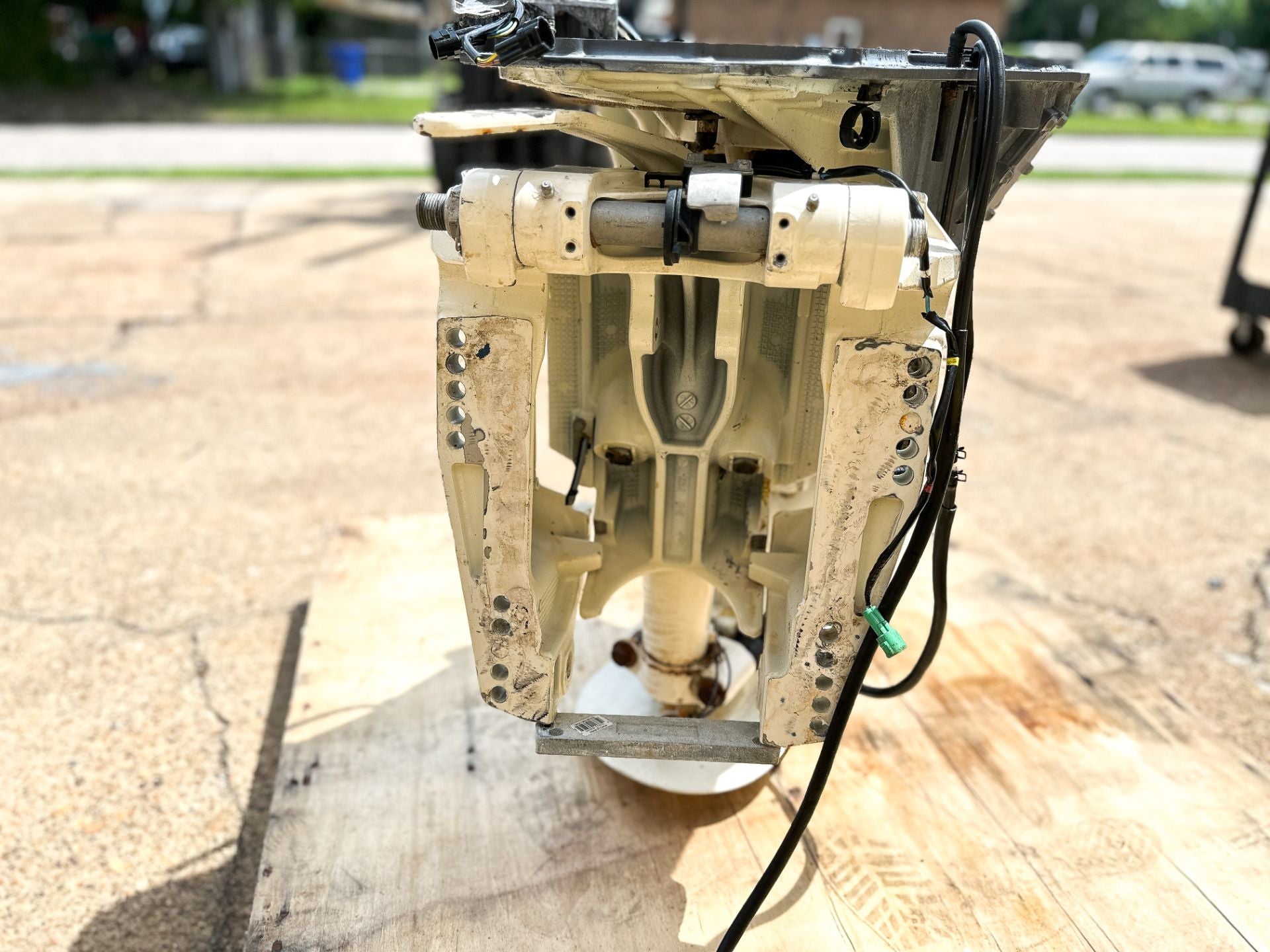 2018 Suzuki 200 HP 4 Stroke Outboard Complete Midsection & Swivel Bracket 43111-96J10-Y5S OEM