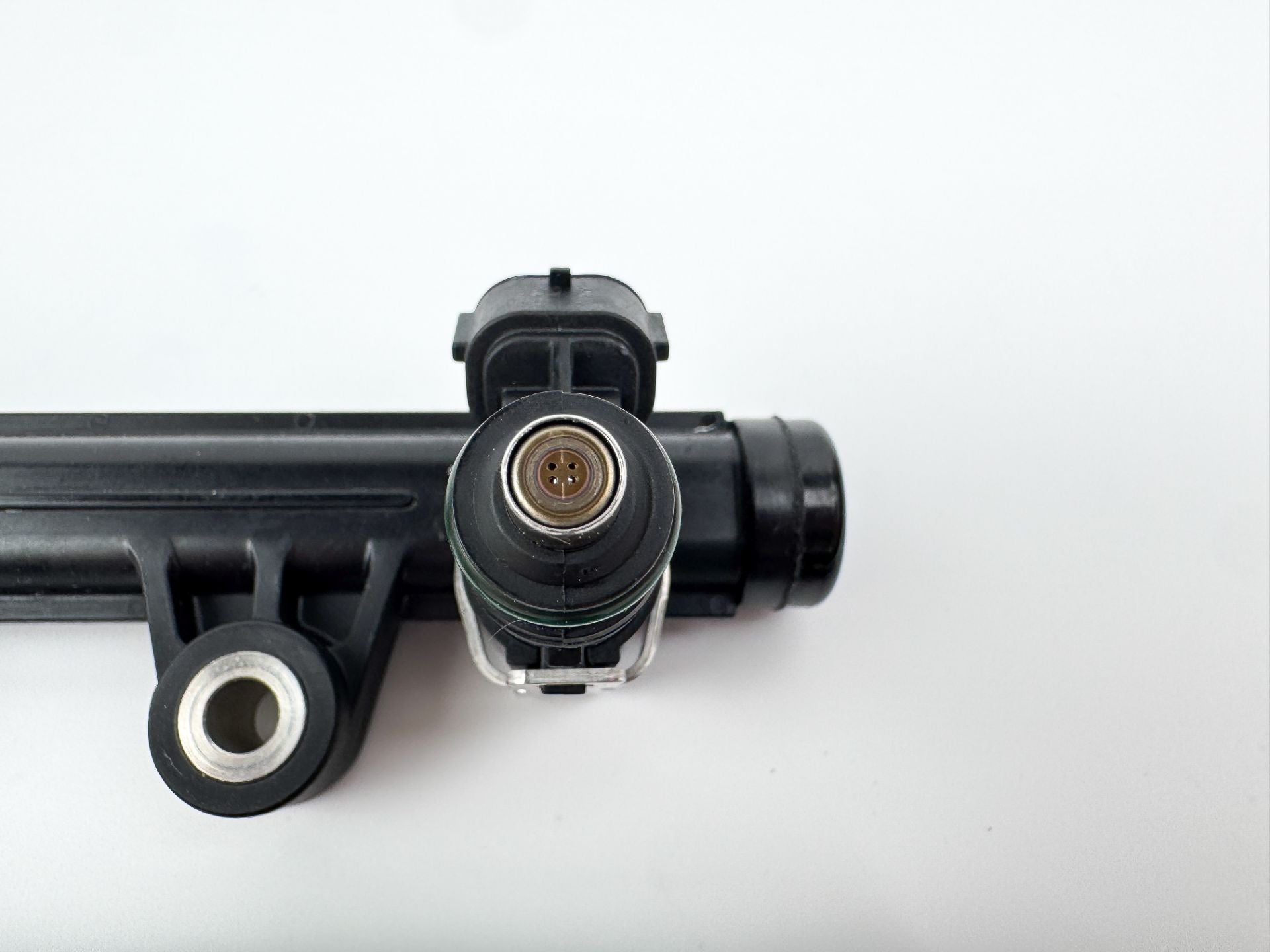 2010 Yamaha 250 HP 4 Stroke Outboard Fuel Injector Set W/ Rail 6AW-13761-00-00 OEM