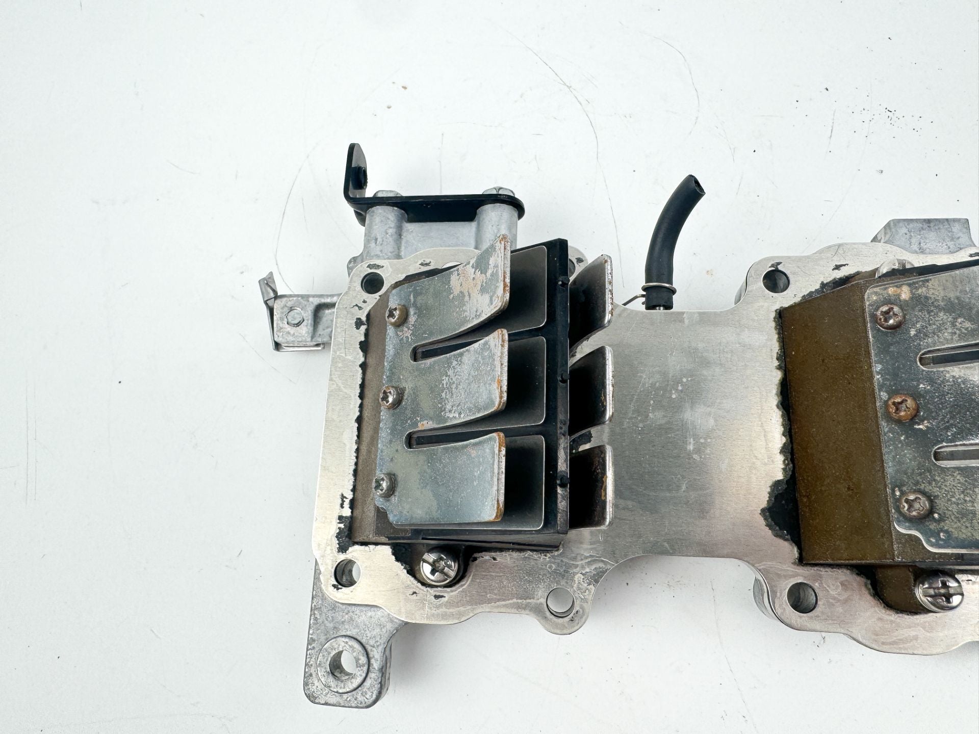 2006 Yamaha 90 HP 2 Stroke Outboard Reed Valve Assembly 688-W0004-00-00 OEM