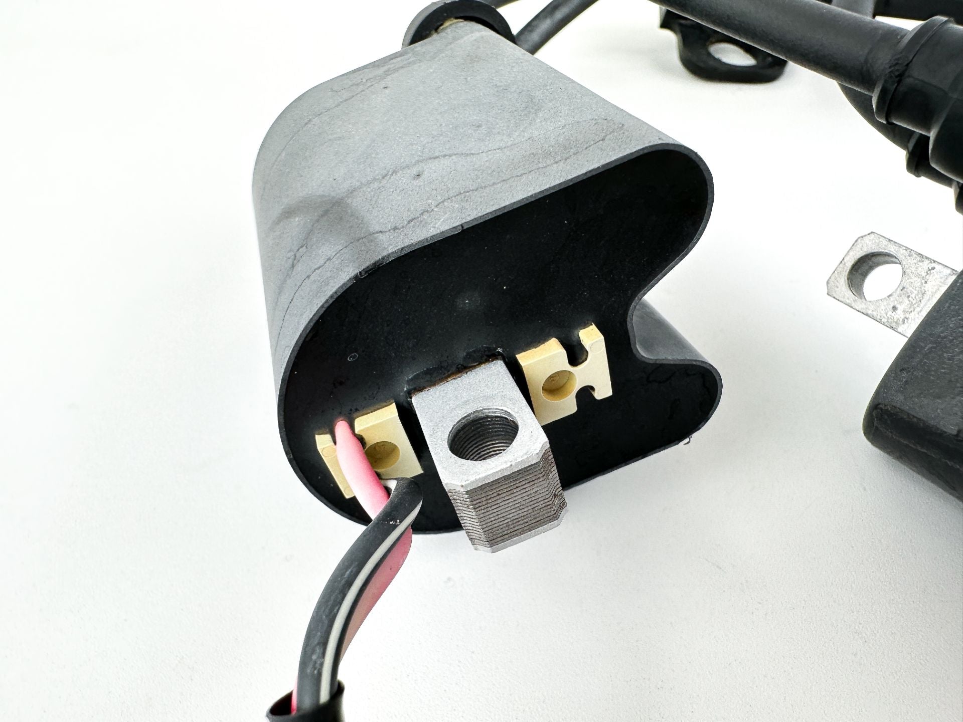 2005 Yamaha 115 HP 4 Stroke Outboard Ignition Coil Set 68V-82310-00-00 OEM