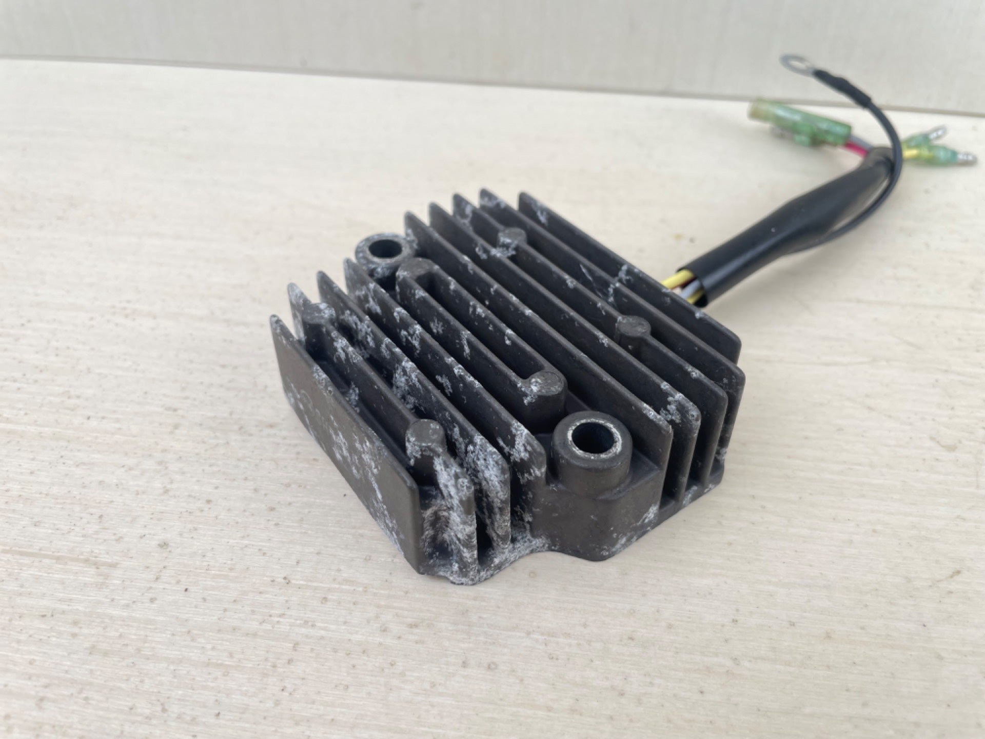 2002 Yamaha 30HP F30 4 Stroke Rectifier & Regulator Assembly 65W-81960-10-00