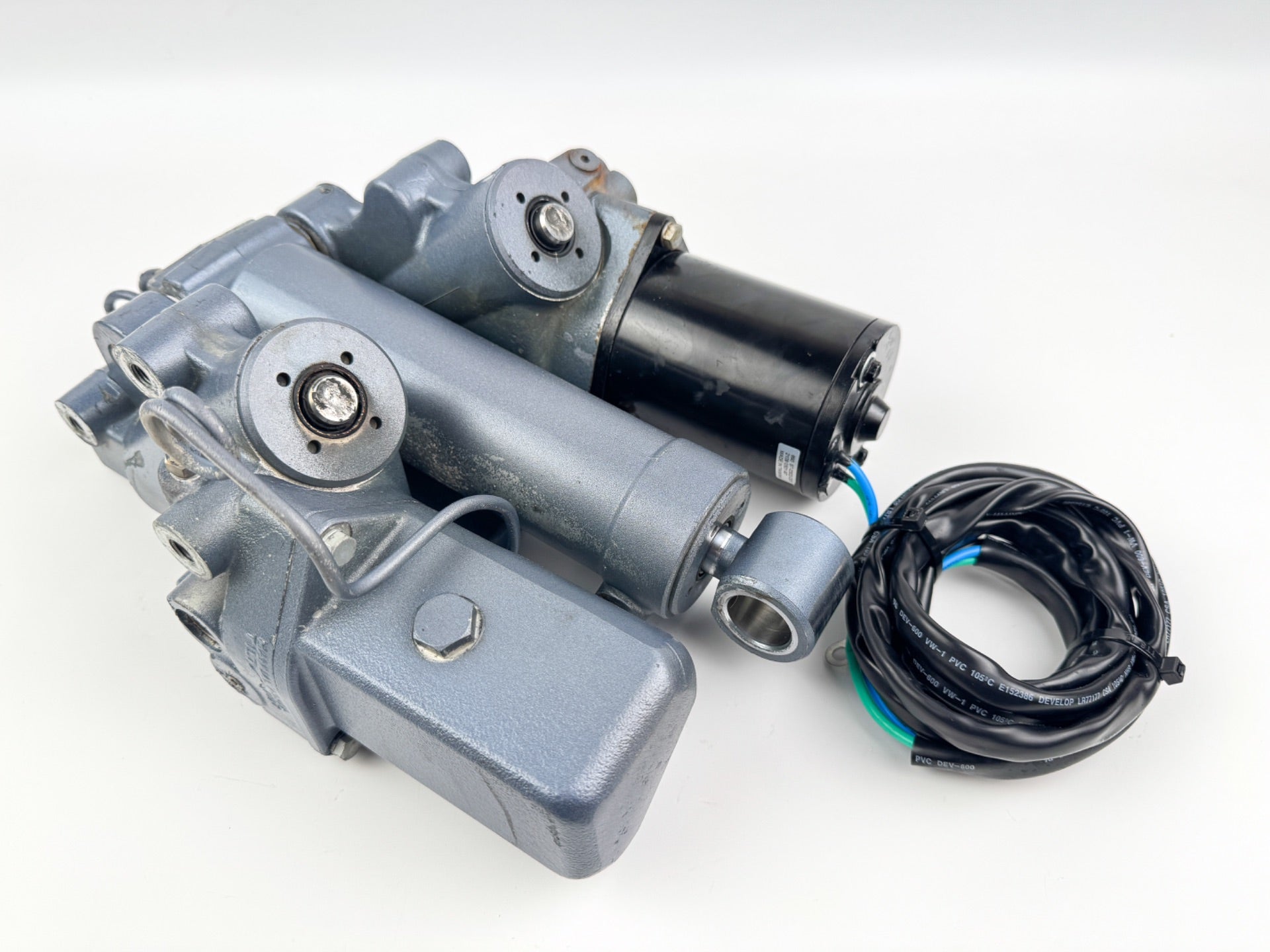 1988 Yamaha 130 HP 2 Stroke Outboard Power Trim Tilt Unit 6G5-43800-02-EK OEM
