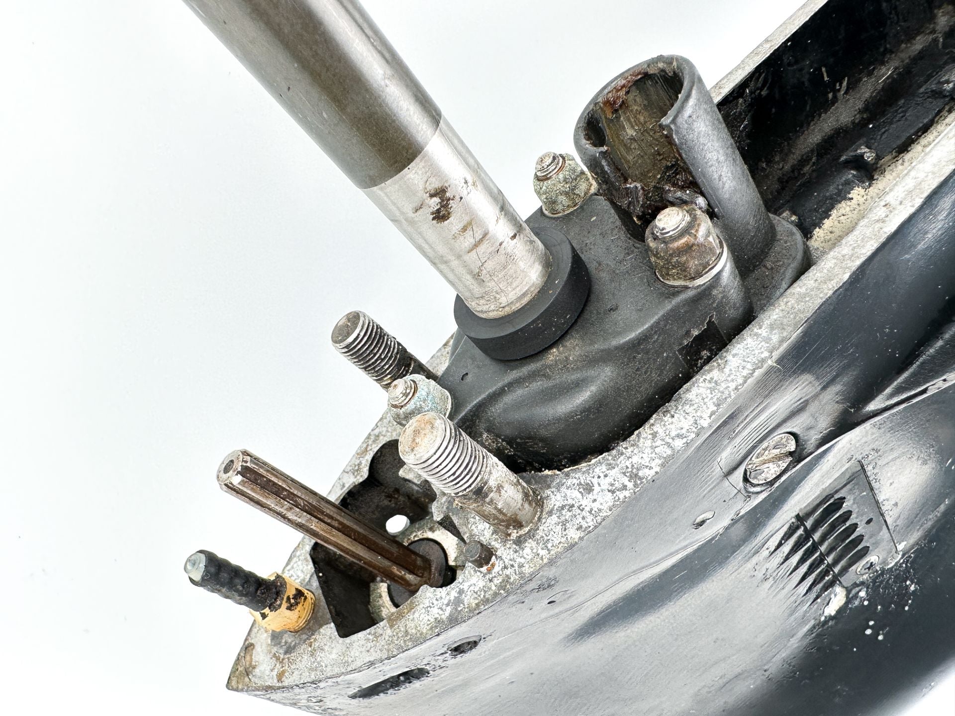 Mercury 50 60 HP 2 Stroke 3 Cylinder Lower Unit Gear Case 20" Long