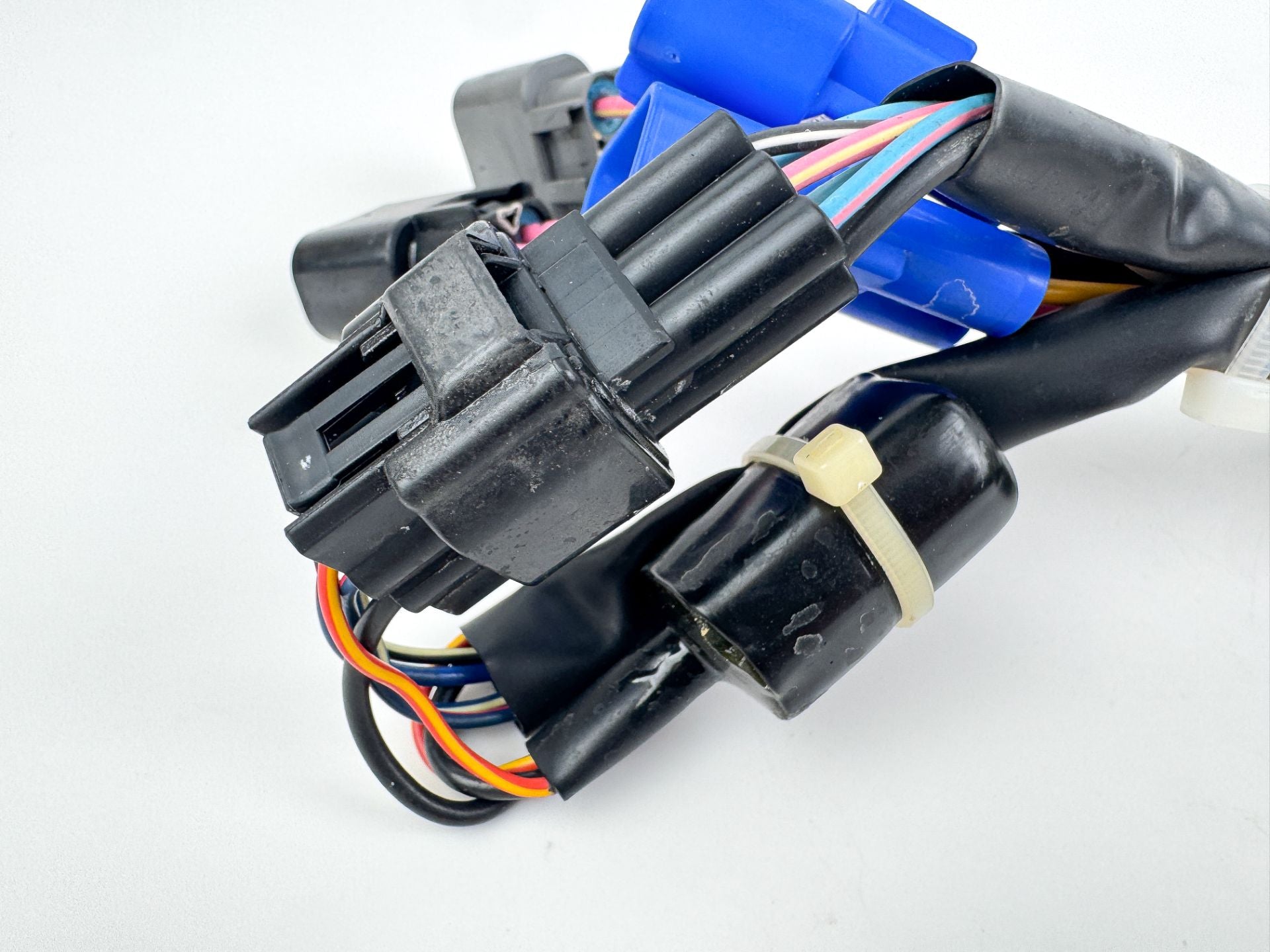 2005 Yamaha 225 HP 4 Stroke Outboard Drive Unit Assembly 69J-83306-01-00 OEM