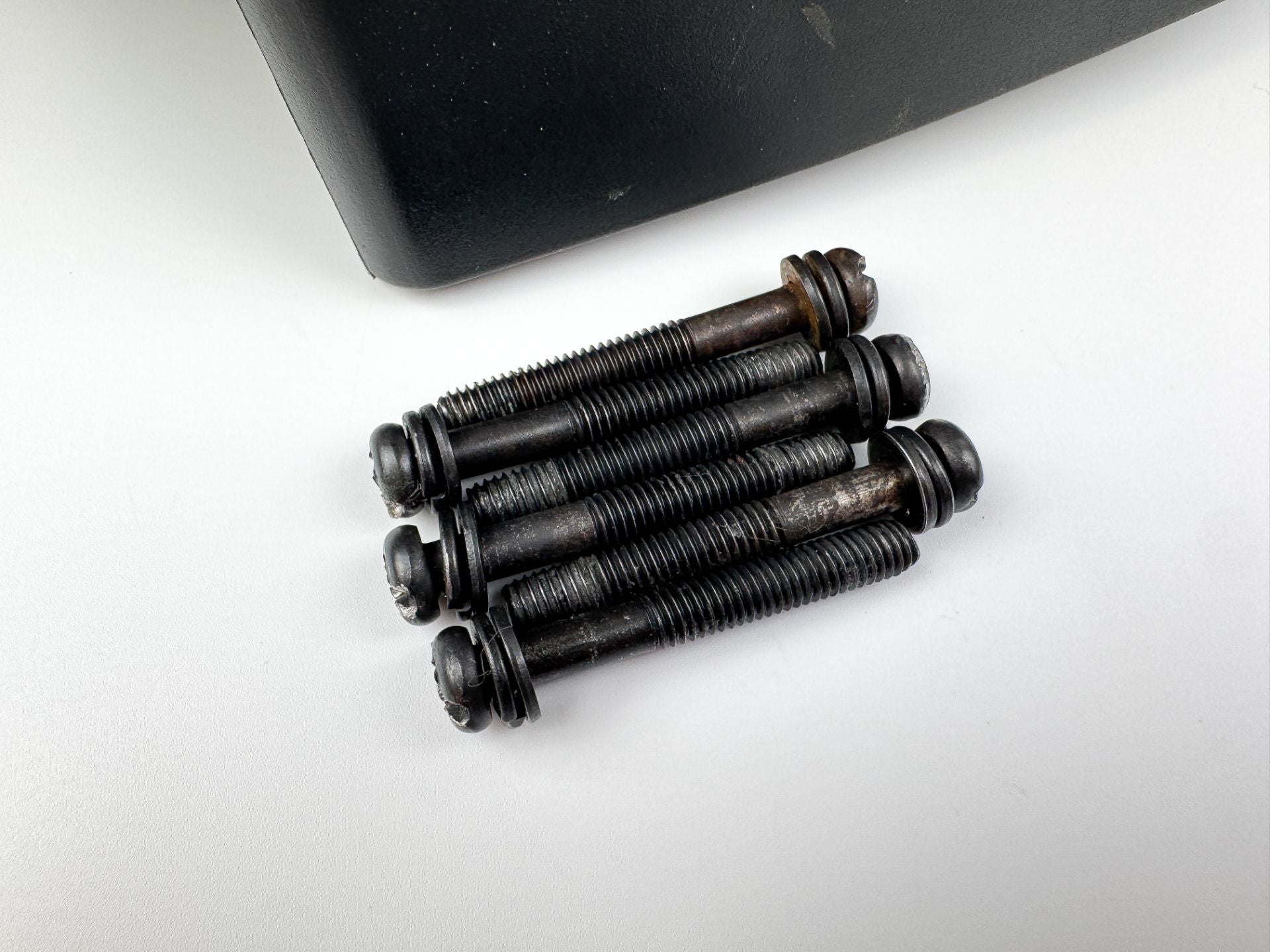 2005 Yamaha 300 HP HPDI 2 Stroke Outboard Intake Air Silencer Assembly 60V-14440-00-00 OEM