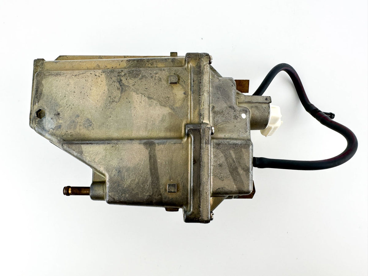 2002 Yamaha 115 HP 4 Stroke Outboard VST Float Chamber Assembly 68V-14180-01-00 OEM