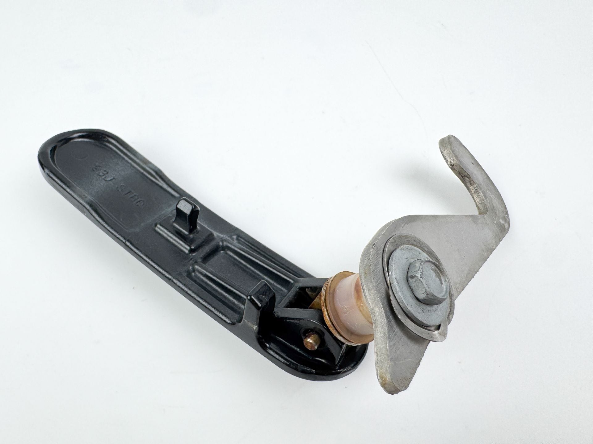 2009 Suzuki 250 HP 4 Stroke Outboard Starboard Latch Handle 61633-93J00-0EP OEM