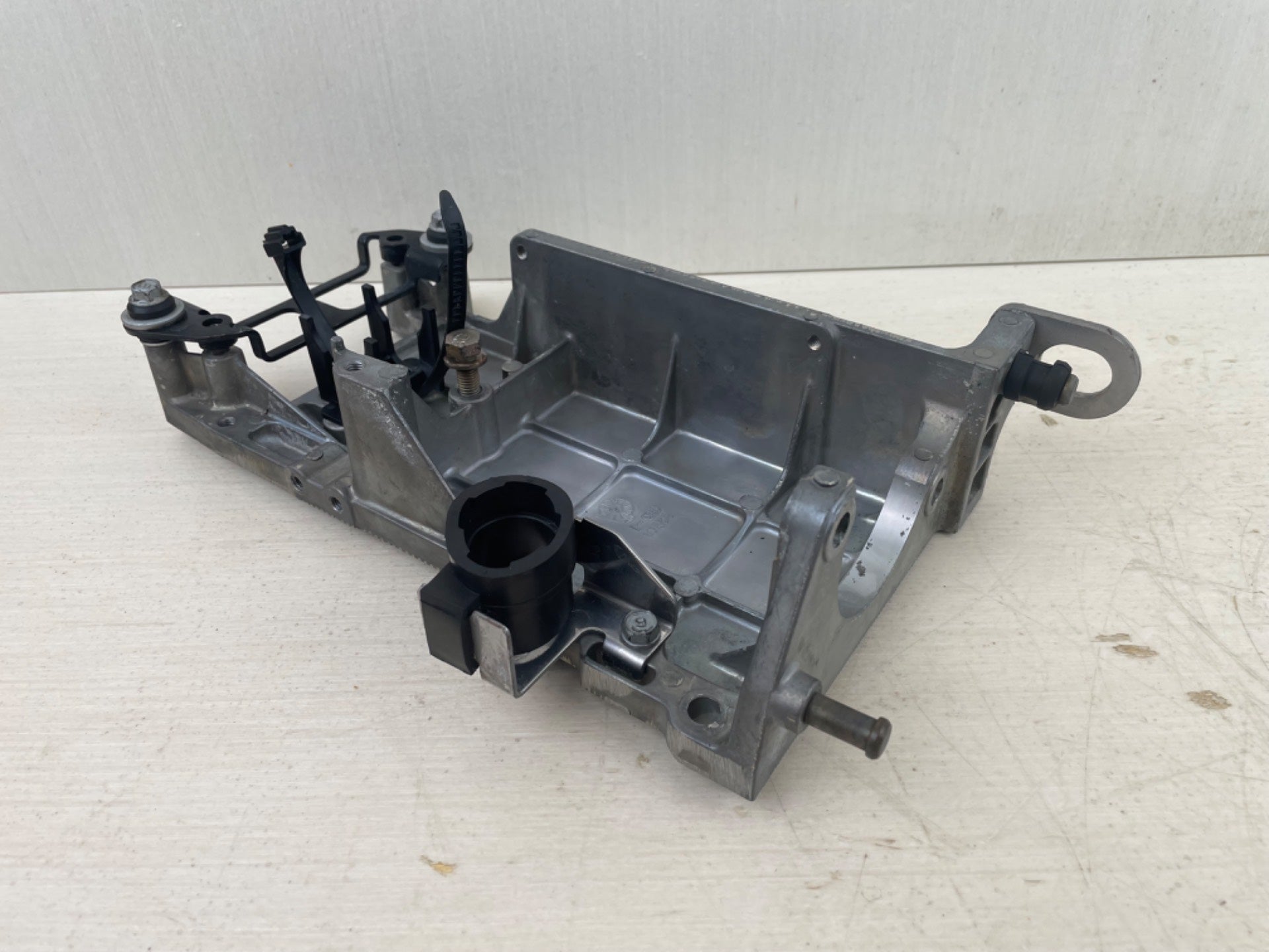 95-2004 Yamaha 50HP 4 Stroke Outboard Starter Motor Bracket 62Y-81822-01-94