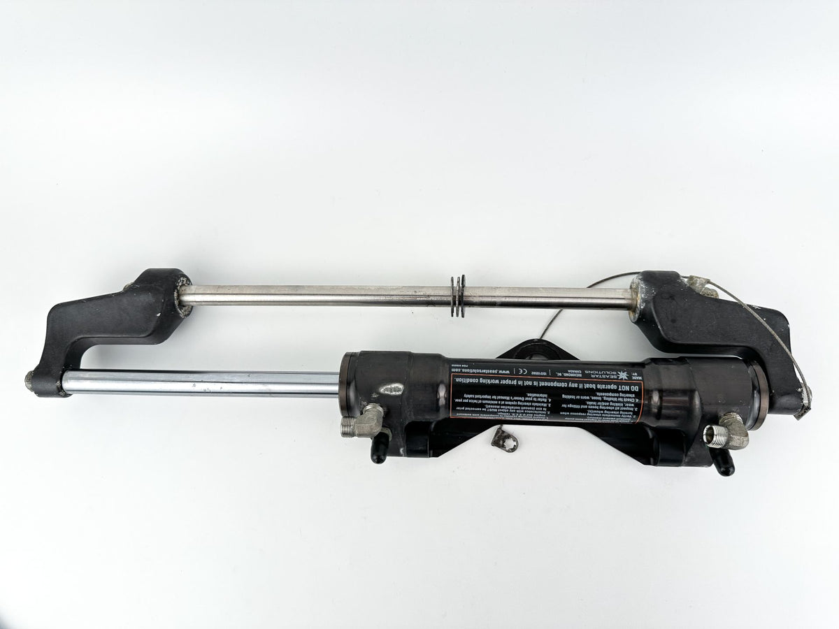 SeaStar Front Mount Outboard Hydraulic Steering Cylinder Assembly Ram HC5345