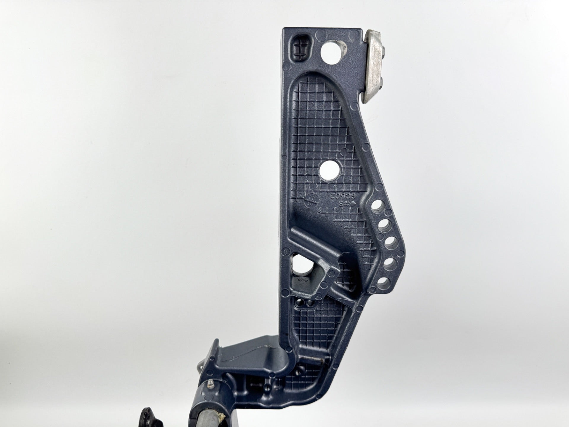 2014 Yamaha 60 HP 4 Stroke Outboard Swivel Bracket 69W-42510-01-8D OEM
