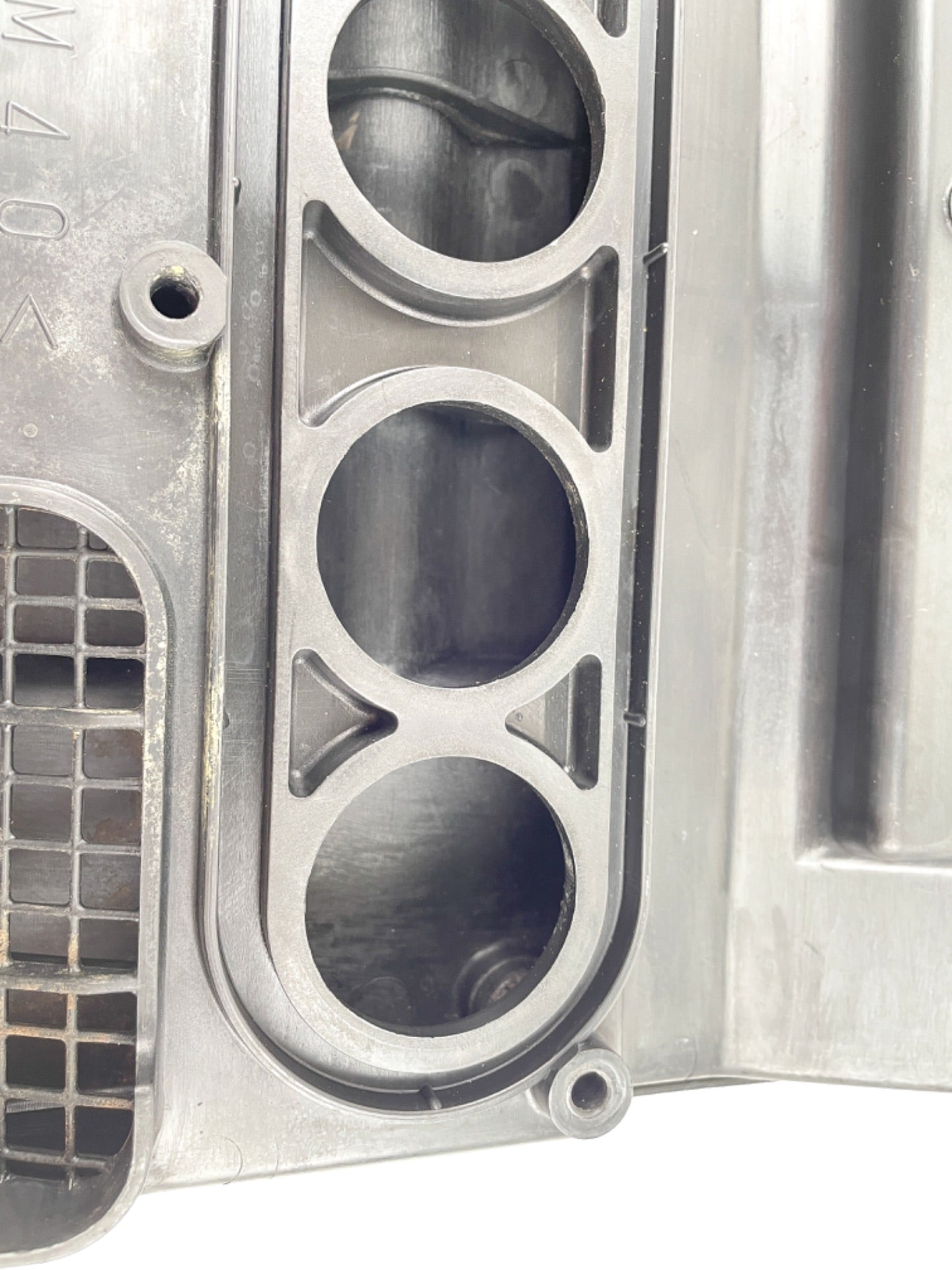 2000 Yamaha 250 HP 2 Stroke Outboard Intake Air Silencer Assembly 65L-14440-00-00 OEM