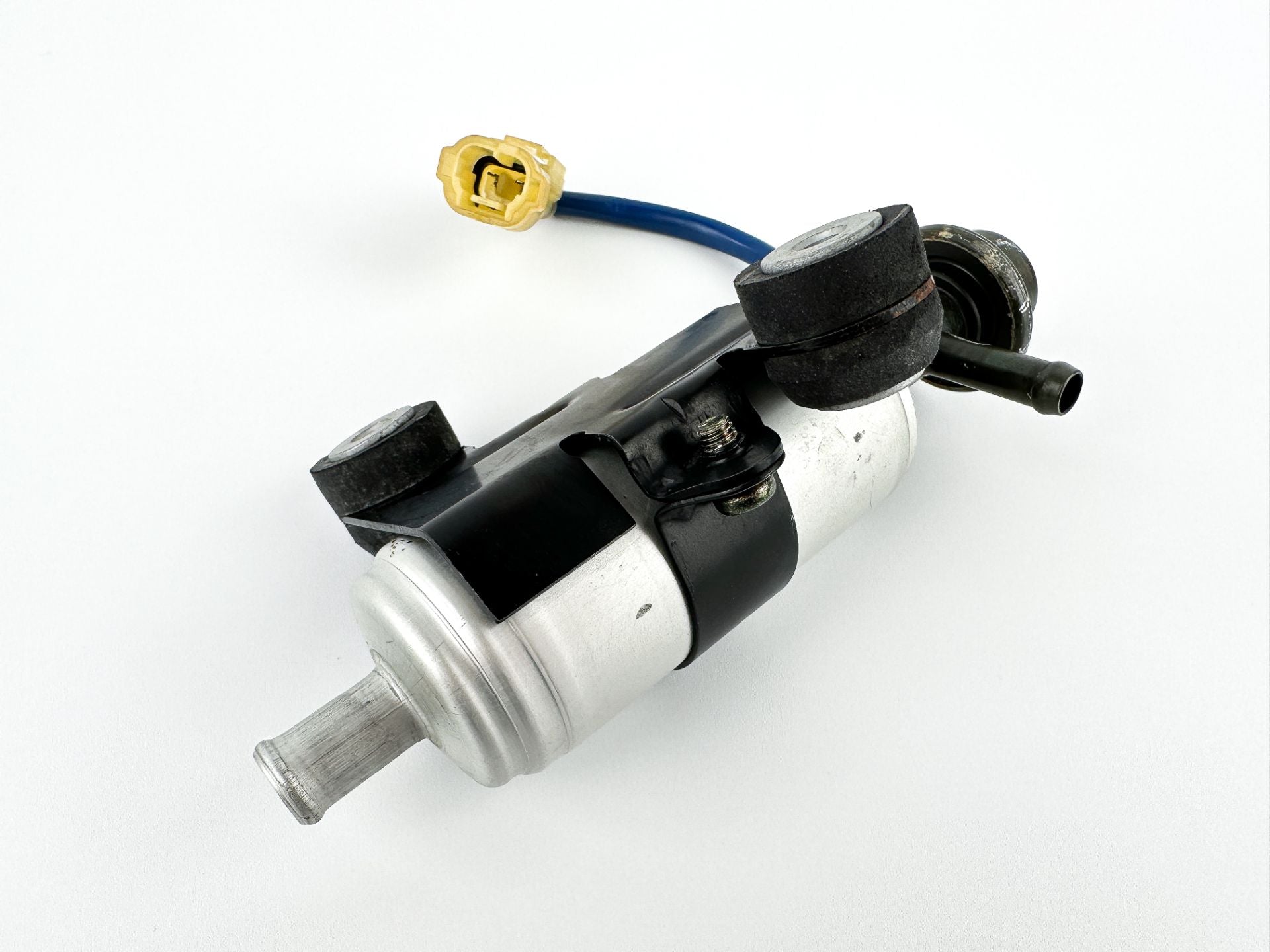 2006 Suzuki 225 HP 4 Stroke Outboard Fuel Pump 15100-94900 OEM