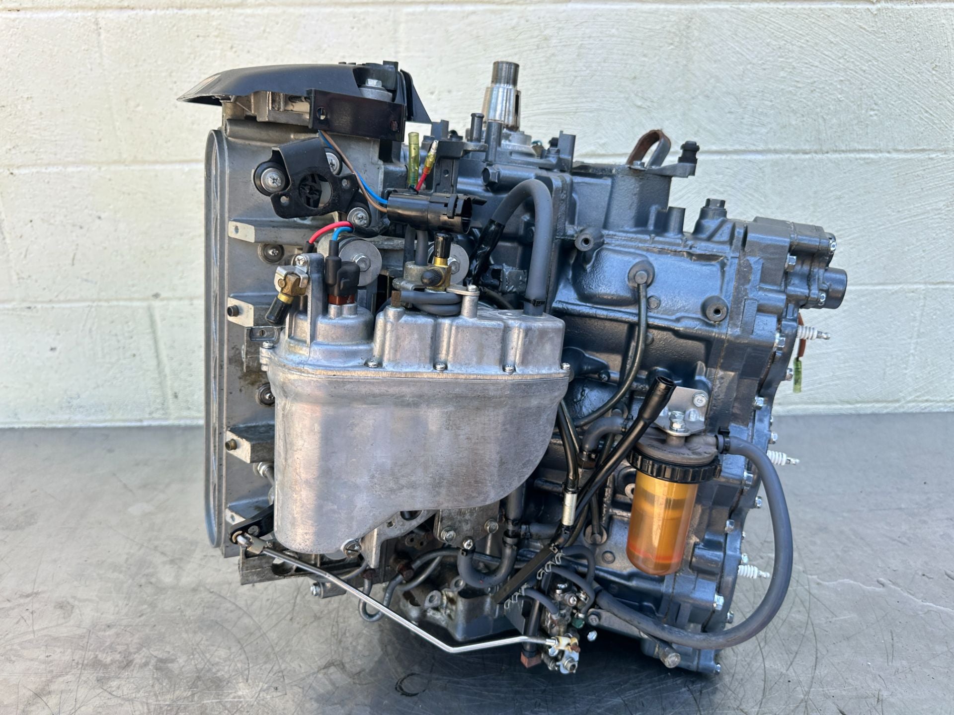 1999 Yamaha 200 HP 2 Stroke Outboard Powerhead 67H-15100-00-94 OEM