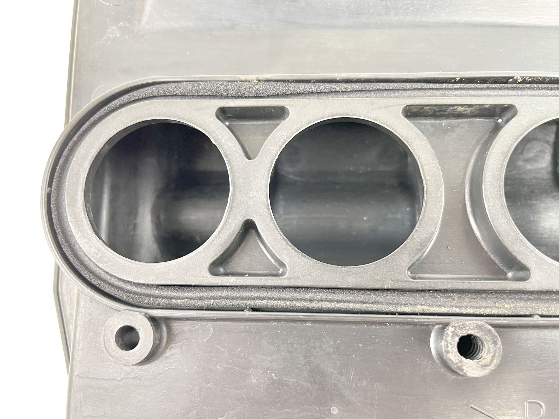 2001 Yamaha 225 HP 2 Stroke Outboard Intake Air Silencer Assembly 65L-14440-00-00